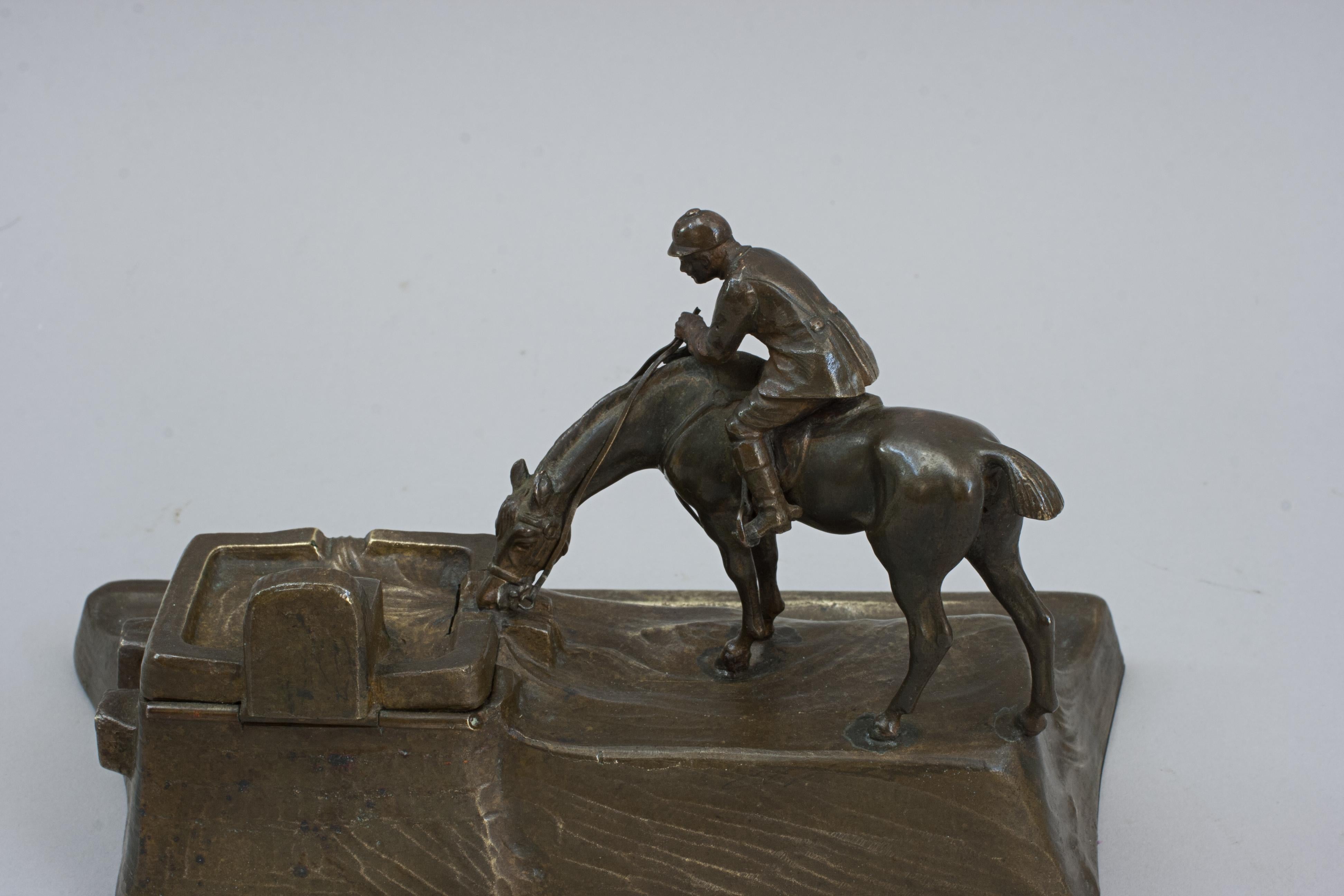 Calamaio in bronzo Titze con cavallo e cavaliere in vendita 2