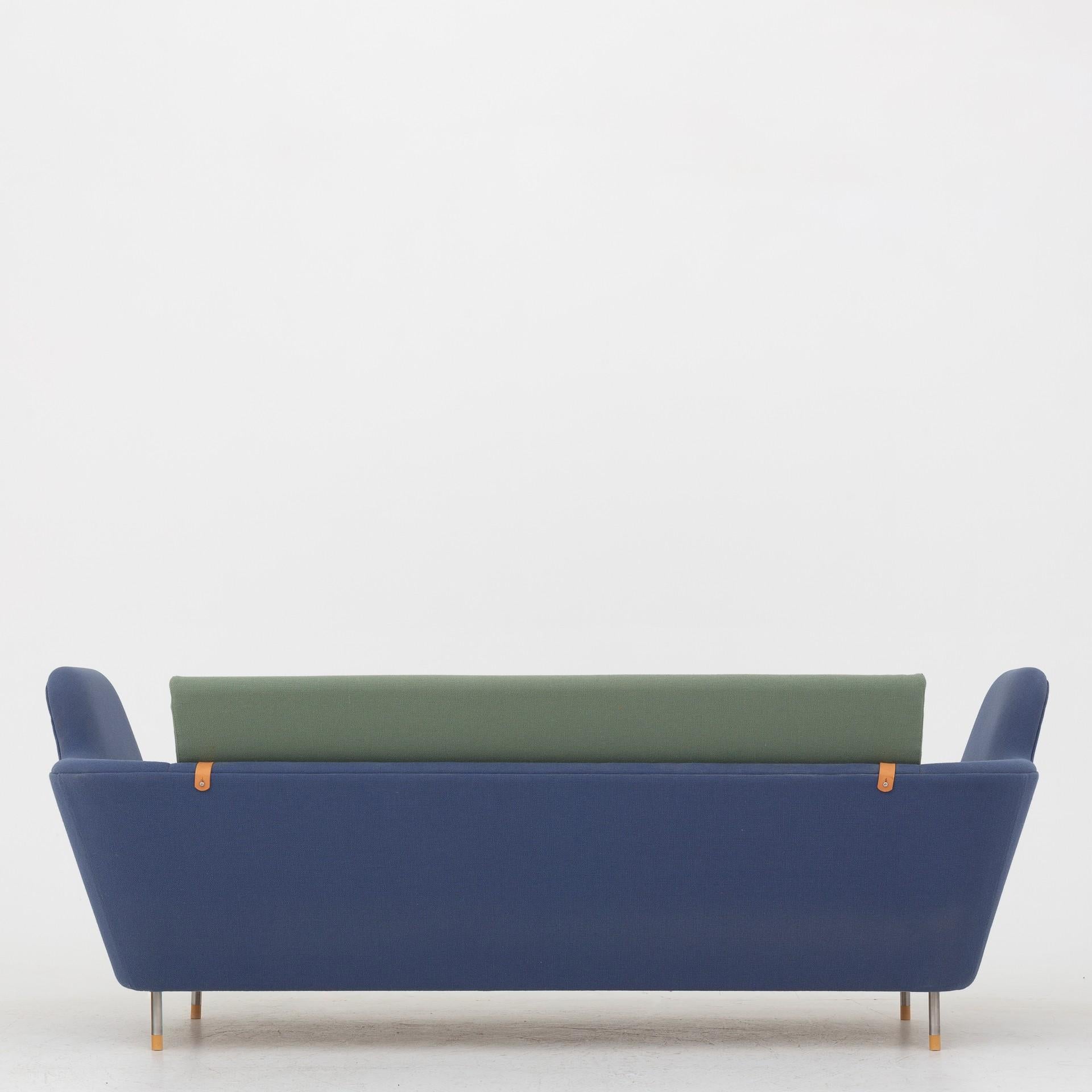 FJ 57 - 'Tivoli' sofa in blue and green wool with legs in steel and shoes of maple. Maker One collection.