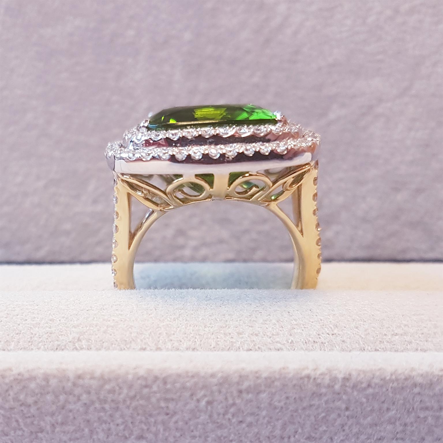 Modern Tivon 18 Carat Two-Tone Gold Fine Peridot and Diamond Cocktail Ring For Sale