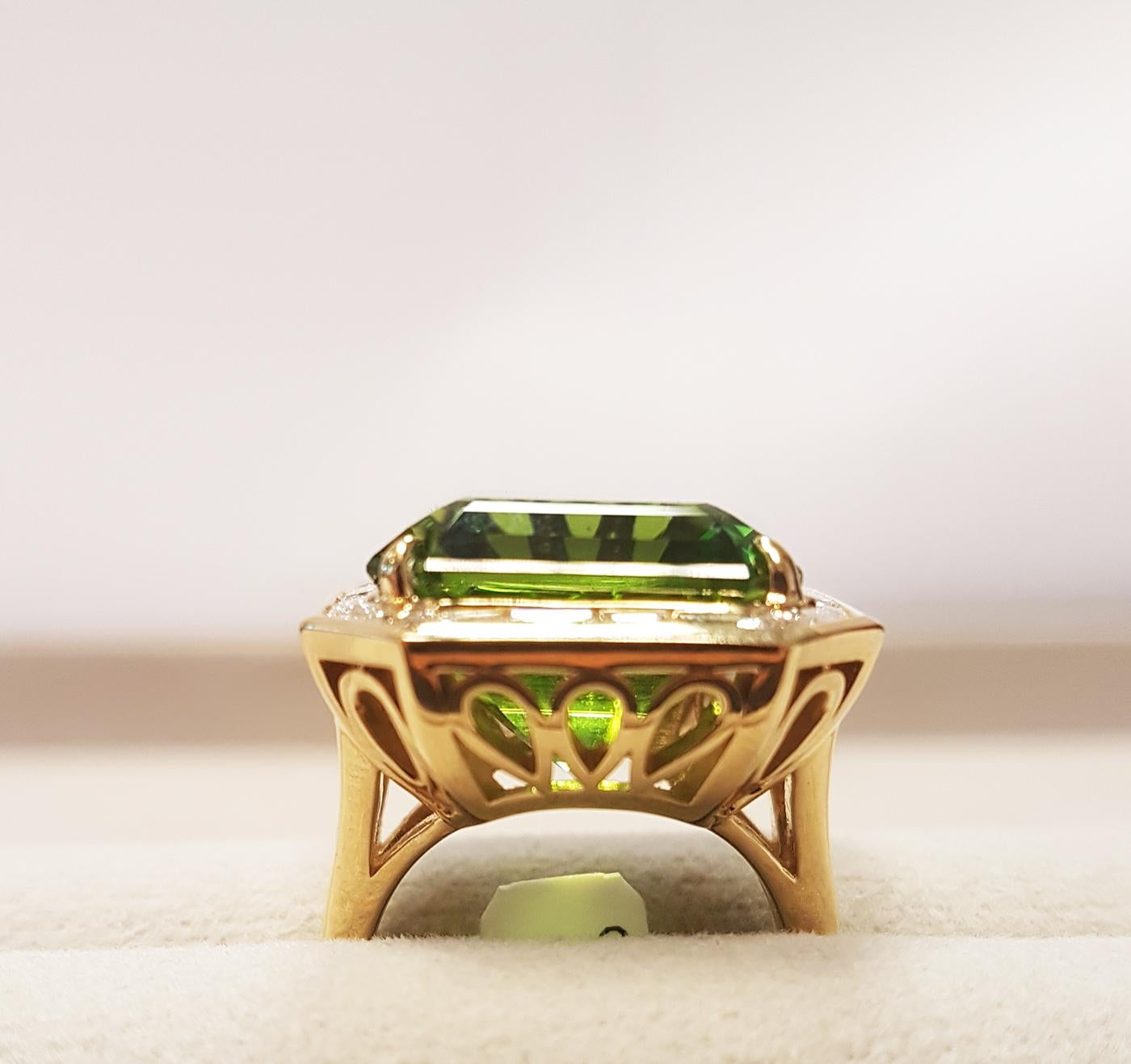 Women's Tivon 18ct Yellow Gold large Art Deco Peridot and baguette Diamond cocktail Ring For Sale