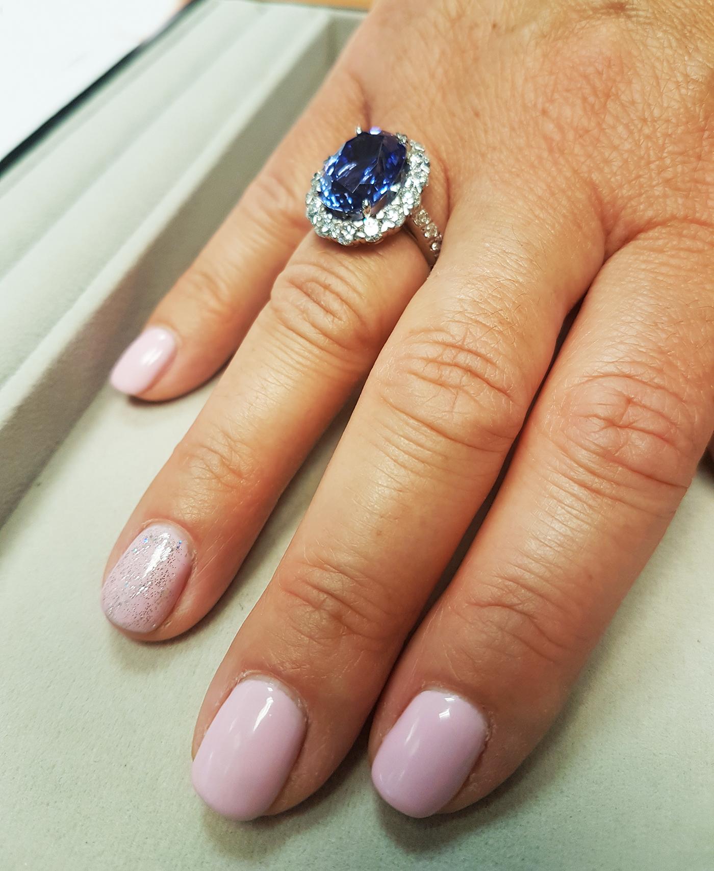 'BIG BLUE' 

A stunning gala ring crafted in Platinum and set with 2.45ct (G-VS) of glittering fine diamonds an a natural 10.54ct Ceylon Blue Sapphire (heated) with a Swiss GRS Certificate.

One off and exclusive!