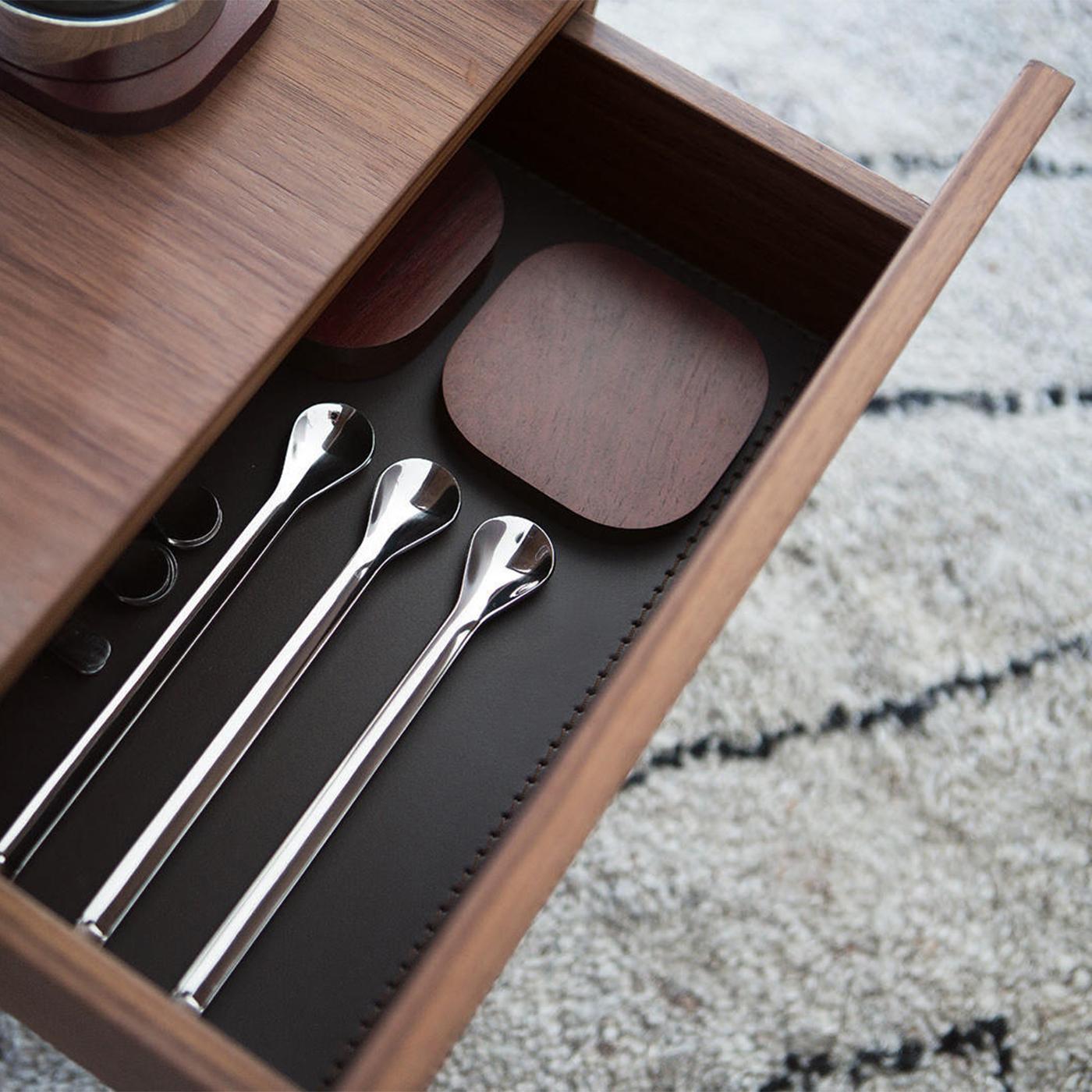 Noyer Table de service Tizer en noyer en vente