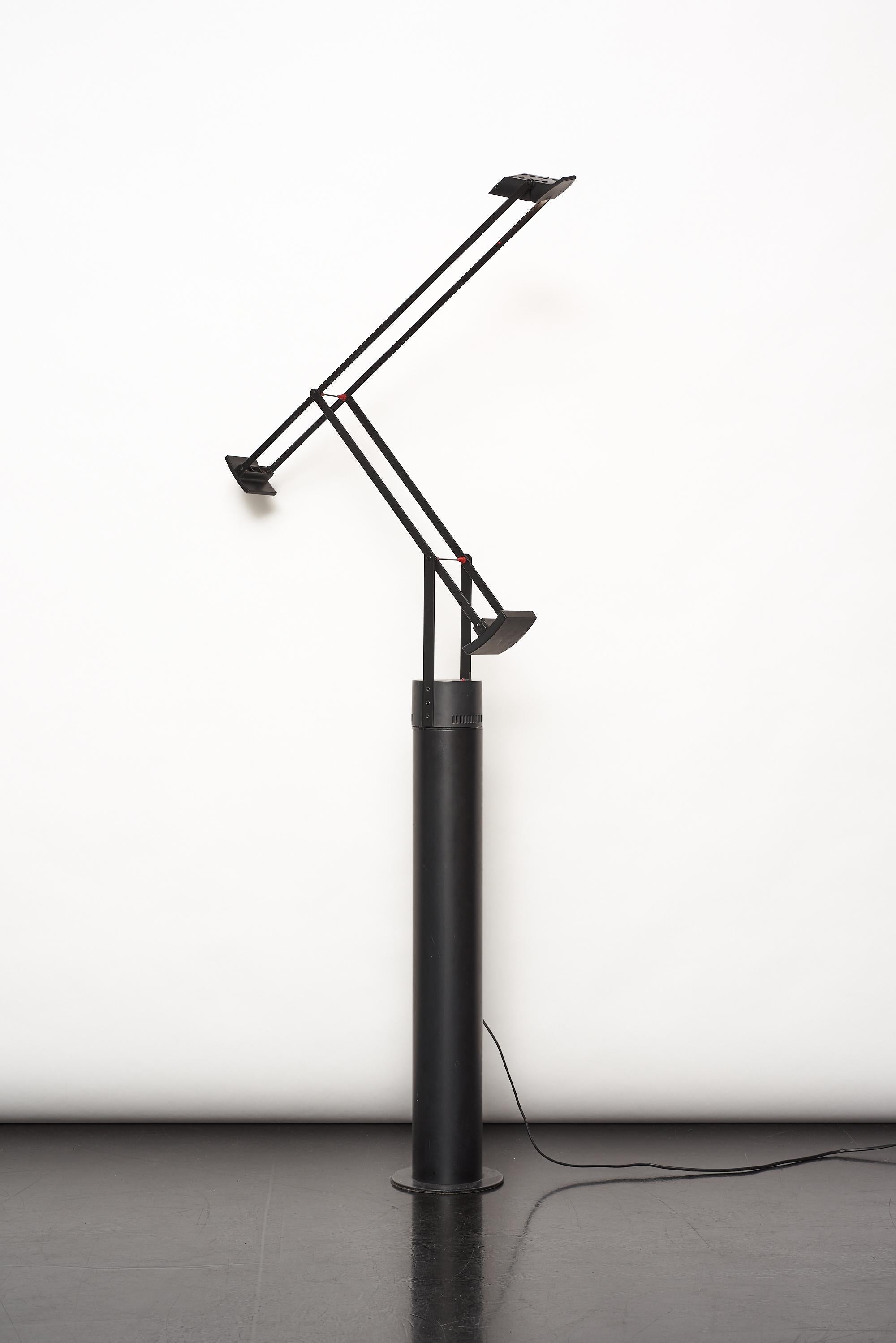 Tizio 35, Stehlampe „Terra“, entworfen von Richard Sapper für Artemide (Postmoderne) im Angebot