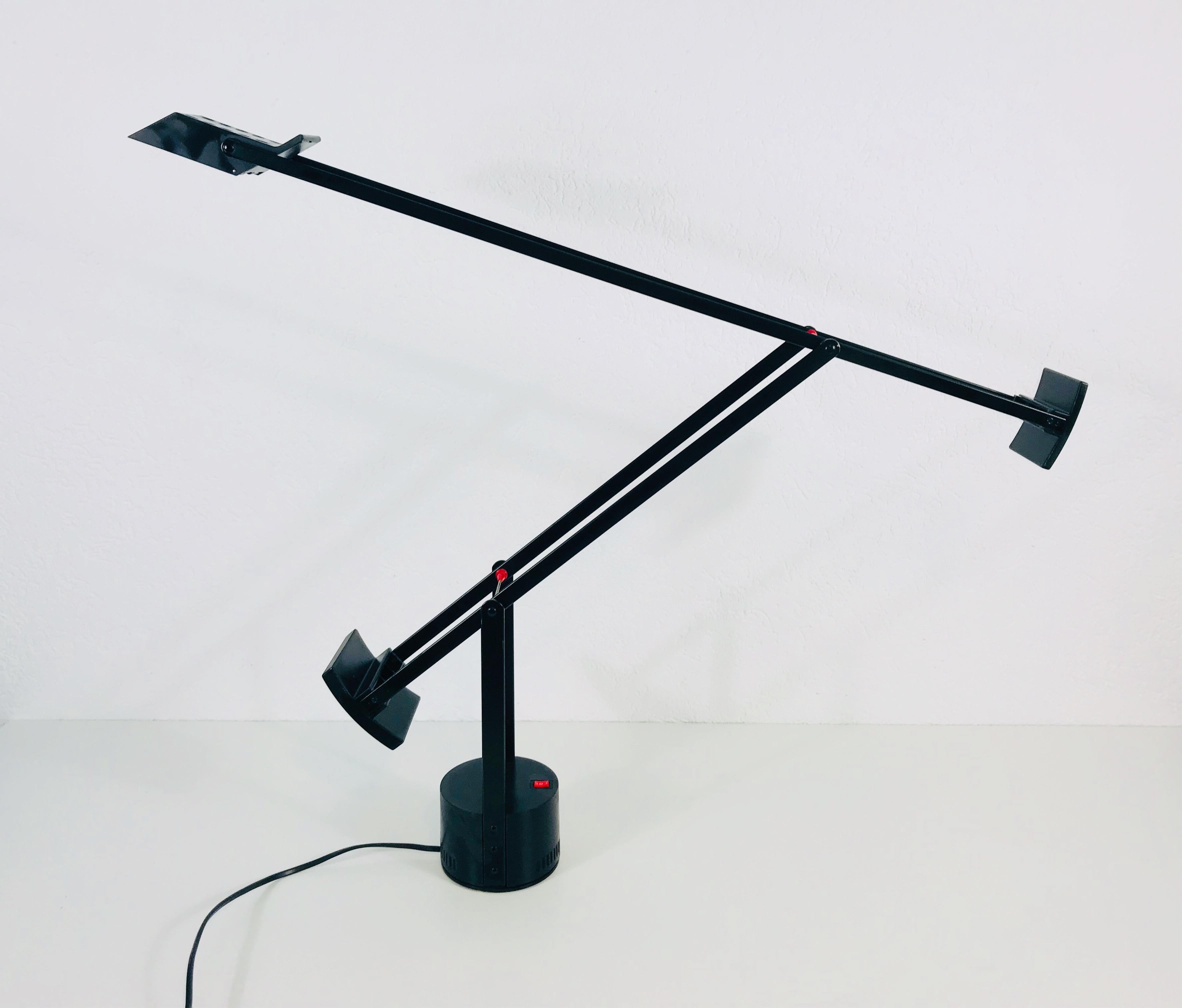 Postmoderne Lampe de table noire réglable Tizio de Richard Sapper pour Artemide, 1972 en vente