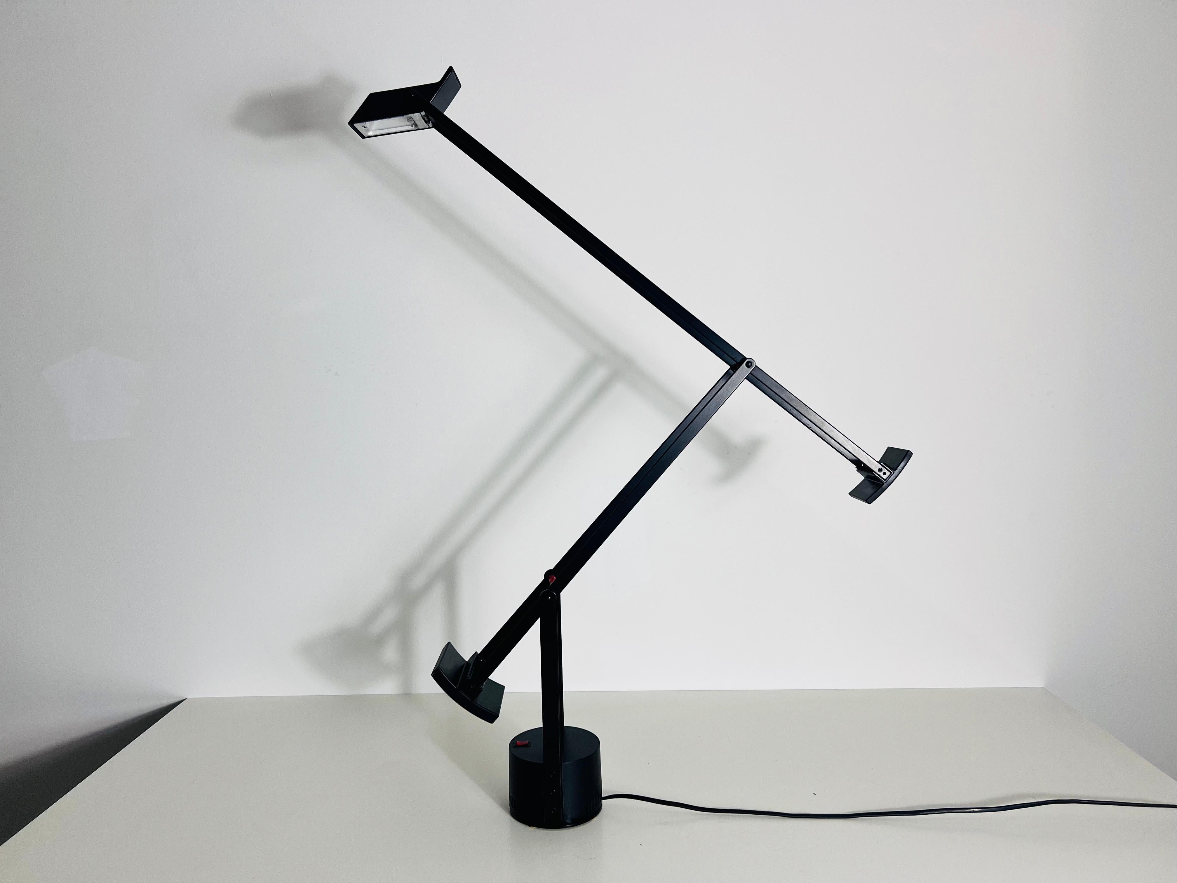 Tizio Adjustable Black Table Lamp from Richard Sapper for Artemide, 1972 In Good Condition In Hagenbach, DE