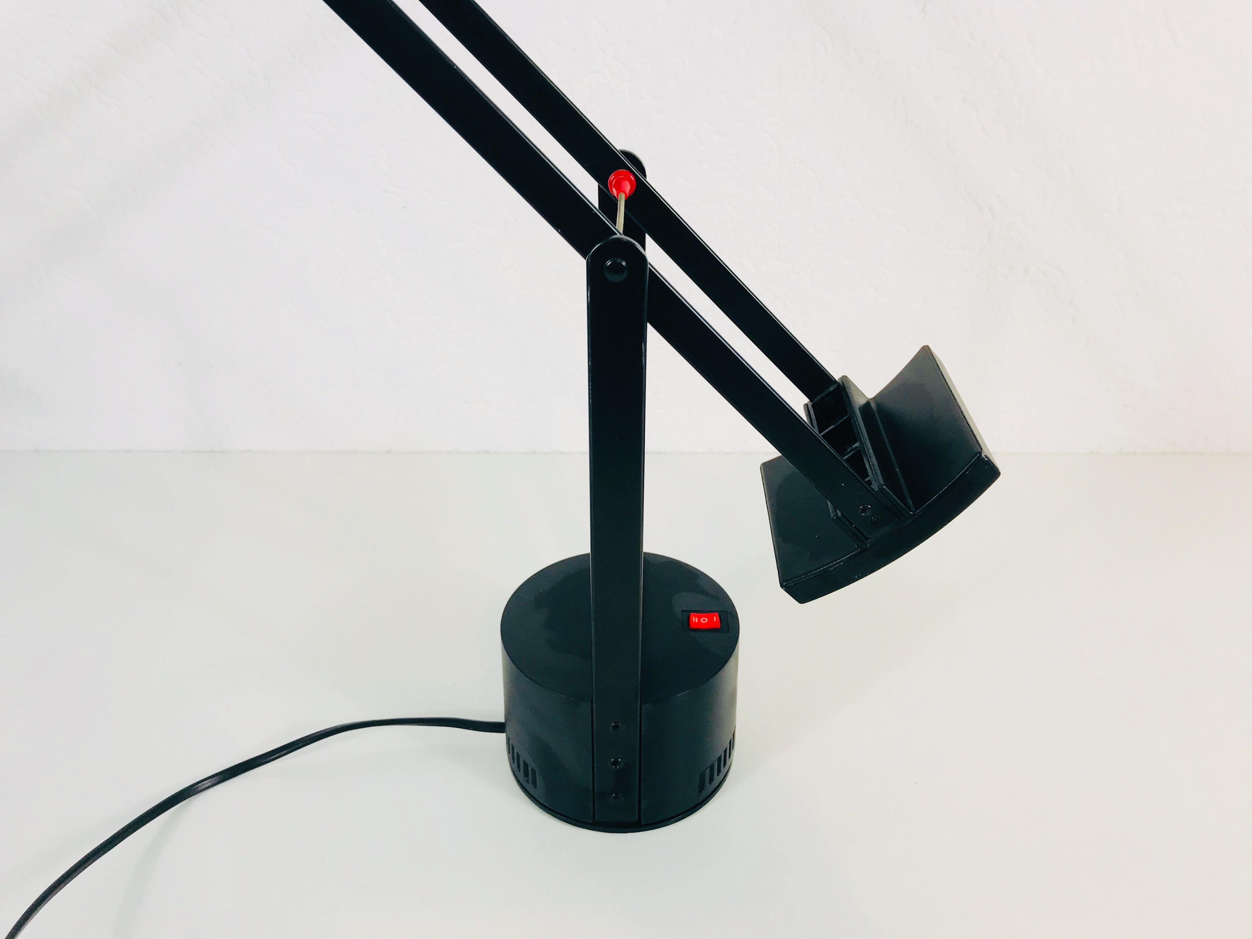 Lampe de table noire réglable Tizio de Richard Sapper pour Artemide, 1972 en vente 1