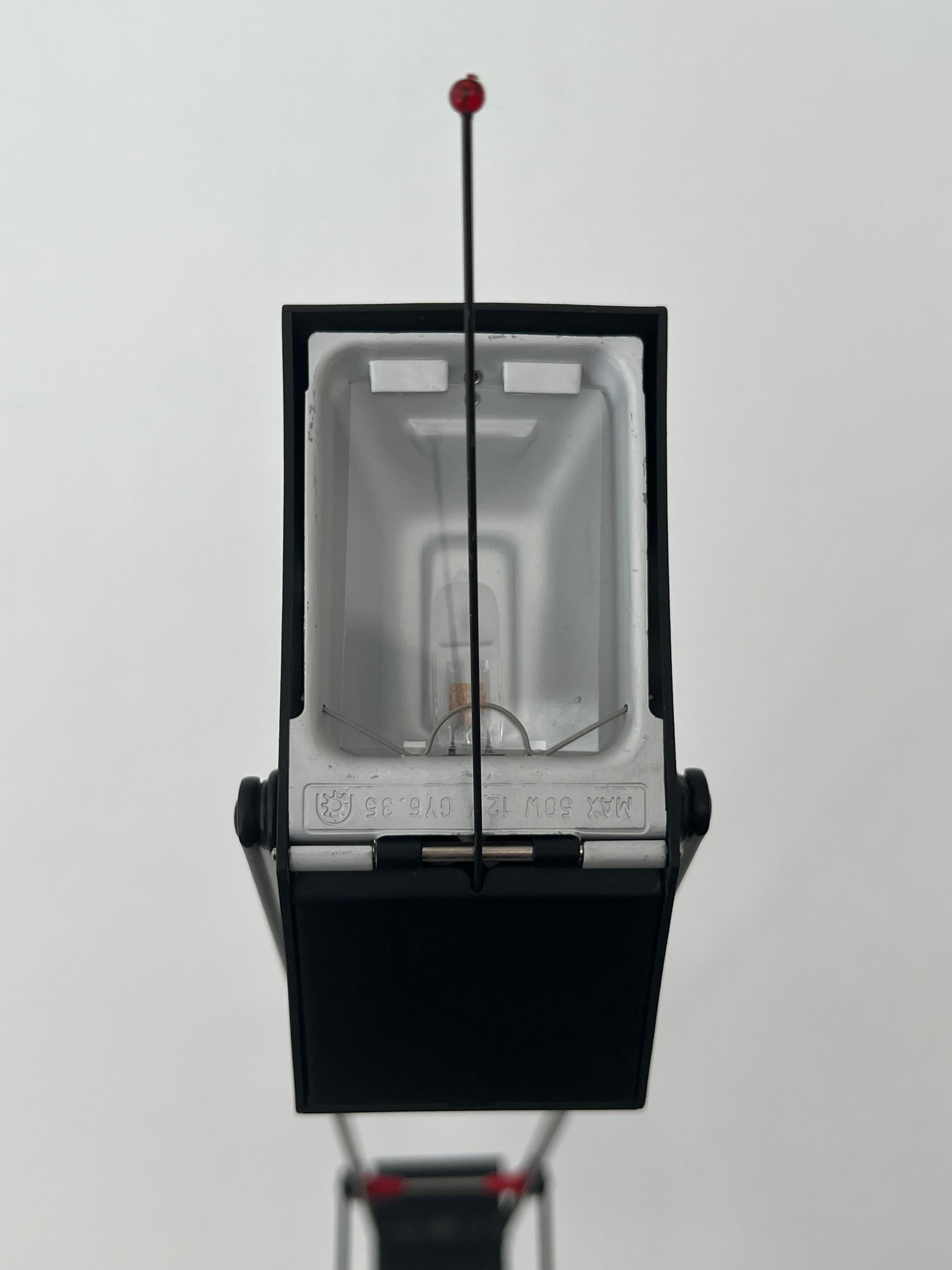 Tizio Desk Lamp by Richard Sapper for Artemide Italy 1970s For Sale 2