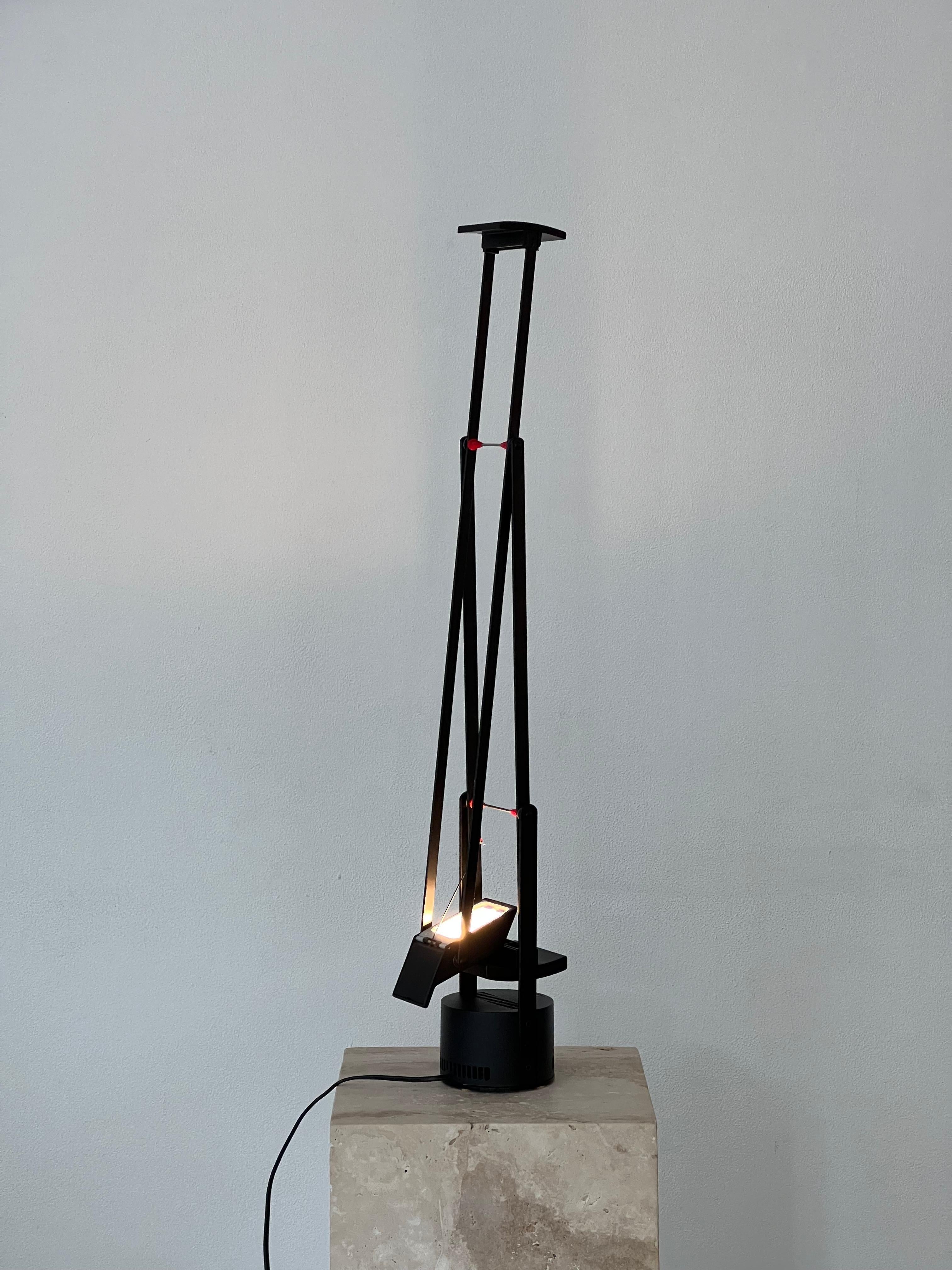 Tizio Desk Lamp by Richard Sapper for Artemide Italy 1970s In Good Condition For Sale In PARIS, FR