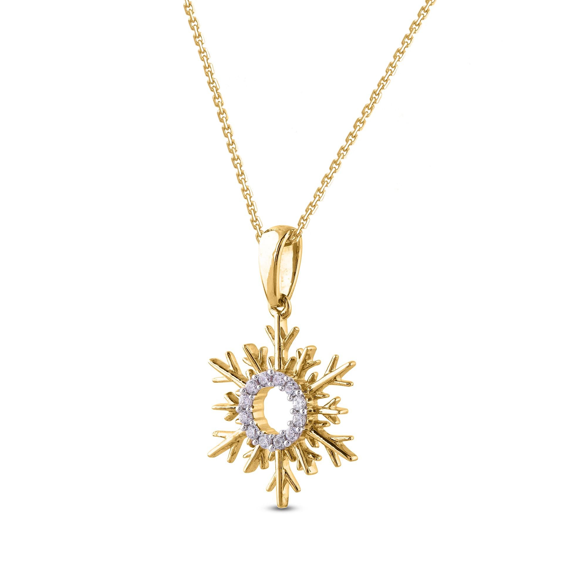 Embrassez-vous avec ce pendentif en forme de flocon de neige serti de diamants, prêt à vous faire briller. Le pendentif est fabriqué en or 14 carats, au choix blanc, rose ou jaune, et présente 12 diamants ronds en serti clos, de couleur H-I et de