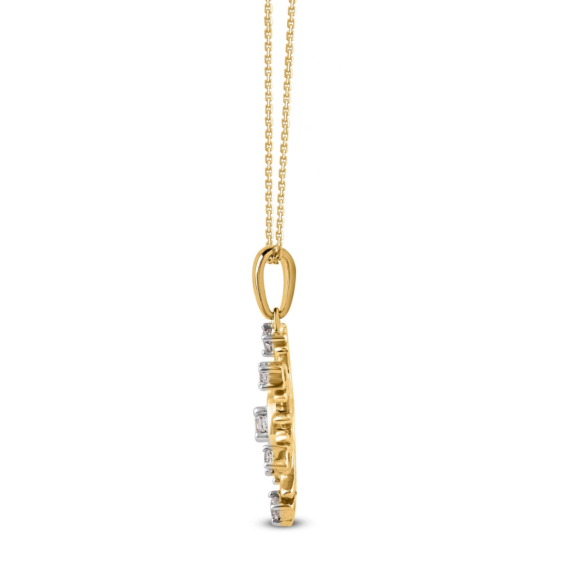 Embrassez-vous avec ce pendentif en forme de flocon de neige serti de diamants, prêt à vous faire briller. Le pendentif est fabriqué en or 14 carats, au choix blanc, rose ou jaune, et présente 7 diamants ronds de taille brillante en serti clos, de