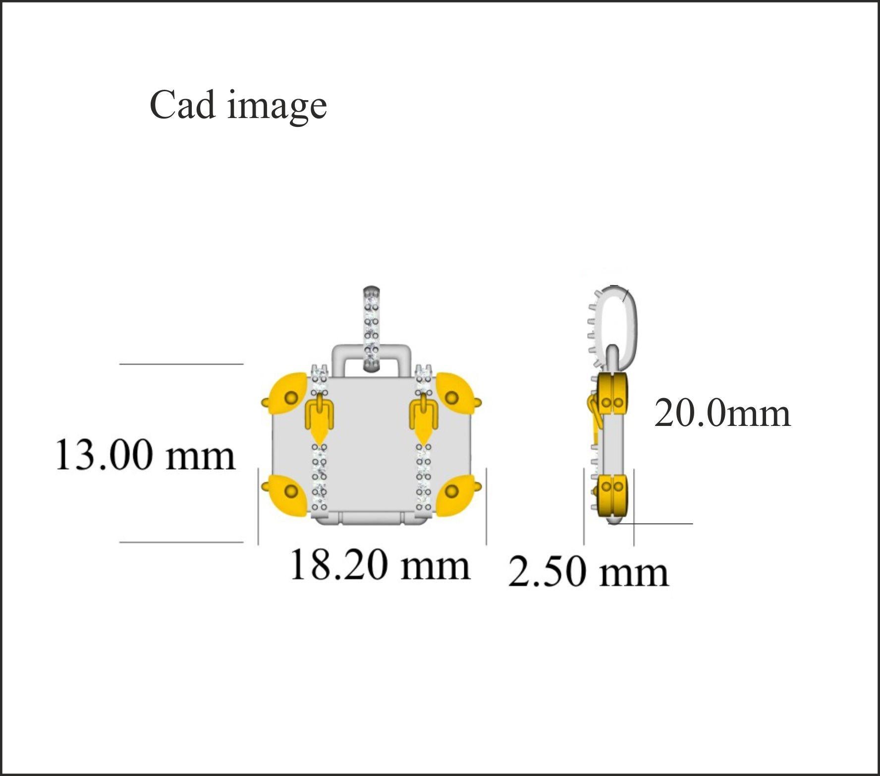 Sofisticato e semplice, questo ciondolo con diamante a forma di valigetta diventerà sicuramente il suo preferito. Impreziosito da 17 diamanti rotondi con incastonatura a griffe e realizzato in oro 14 carati bicolore. Il peso totale del diamante è di
