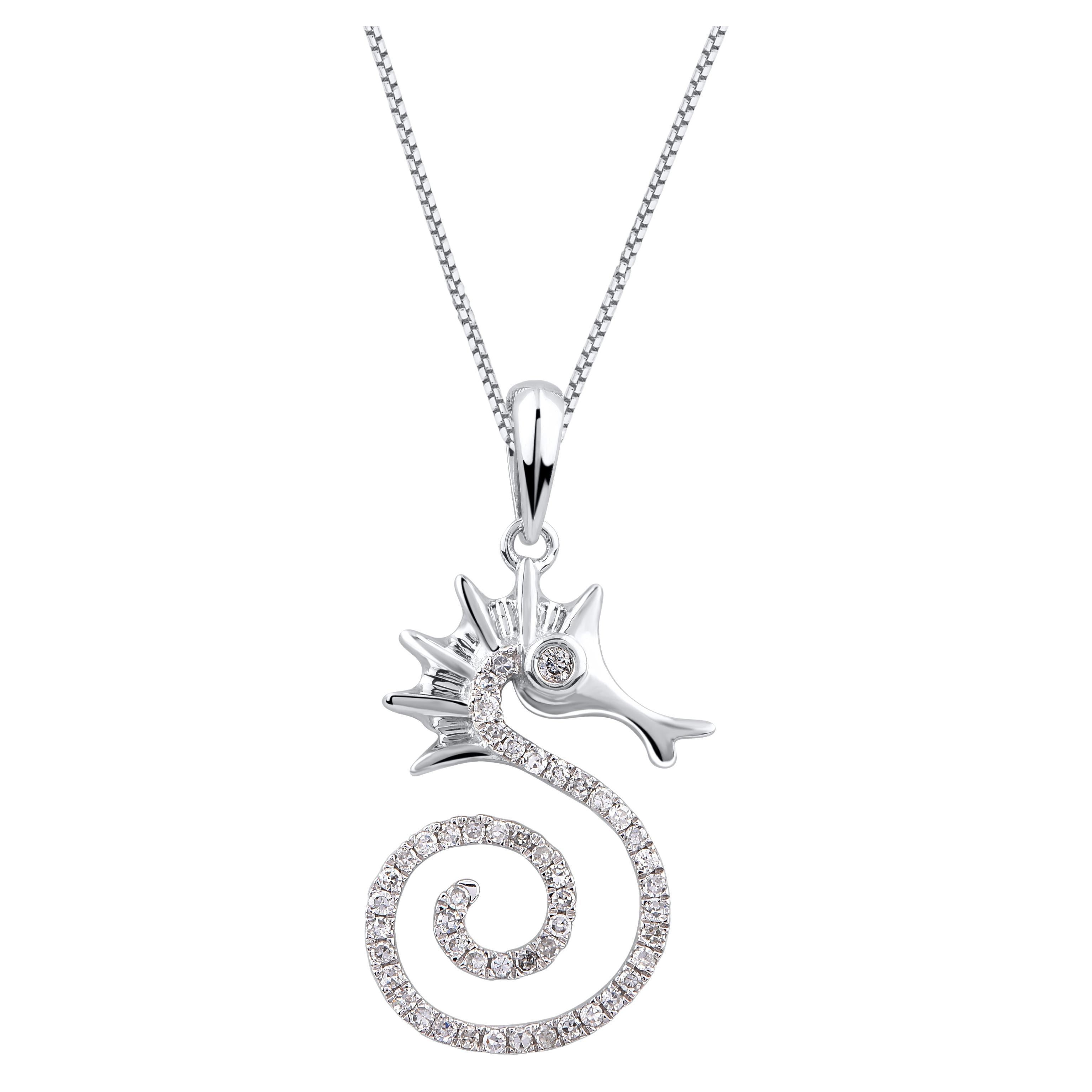 Collier pendentif cheval de mer en or blanc 14 carats avec diamants naturels 0,12 carat TJD en vente