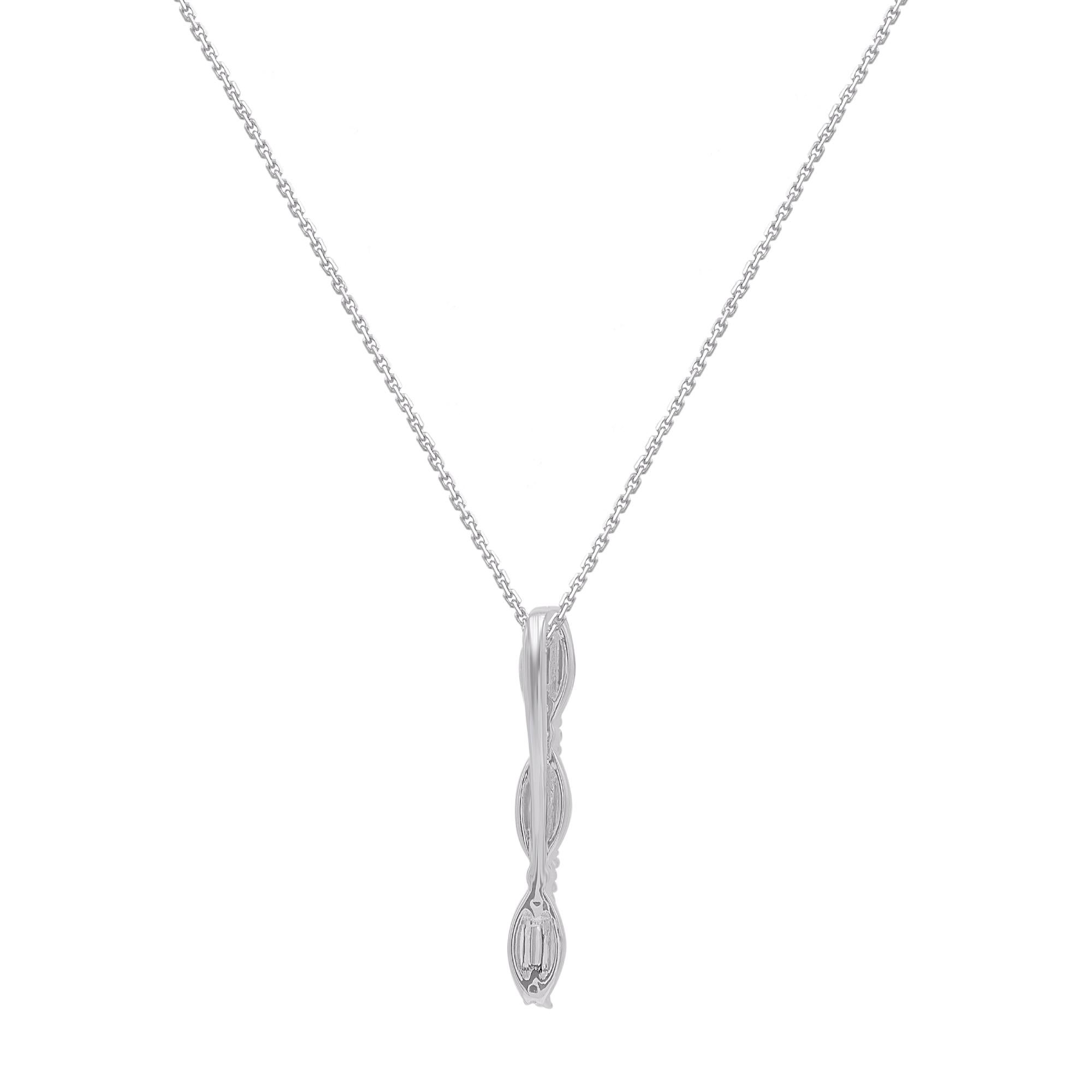 Faites de chaque journée une journée spéciale avec ce magnifique pendentif en diamant. Ce pendentif est réalisé en or blanc 14 carats et présente 11 diamants ronds et baguettes en serti clos. La couleur H-I, la clarté I2 et la finition polie
