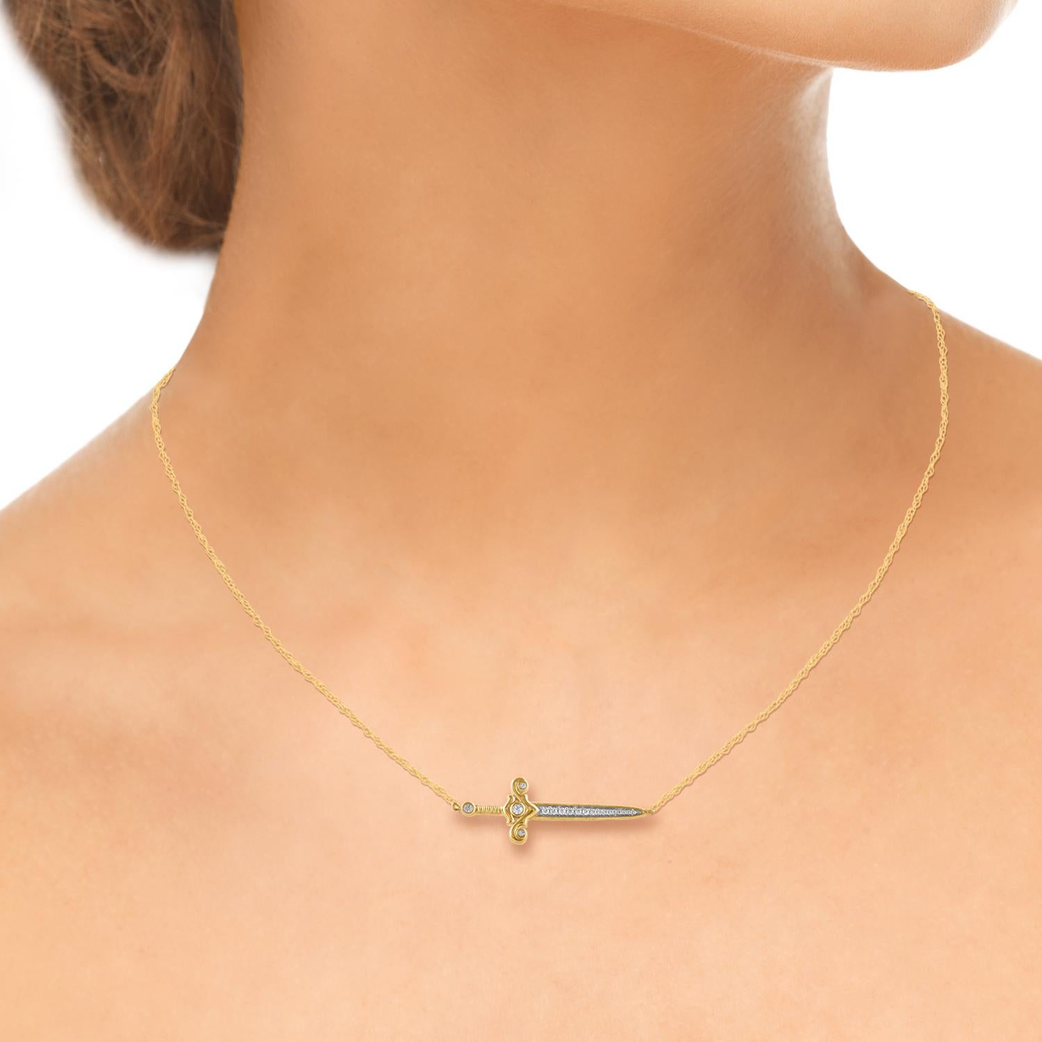 Ce collier en diamant rend chaque jour spécial. Ce collier est réalisé en or jaune 14 carats et comporte 19 diamants de taille unique sertis en pavé et en chaton. La couleur H-I, la clarté I2 et la finition polie complètent la sophistication
