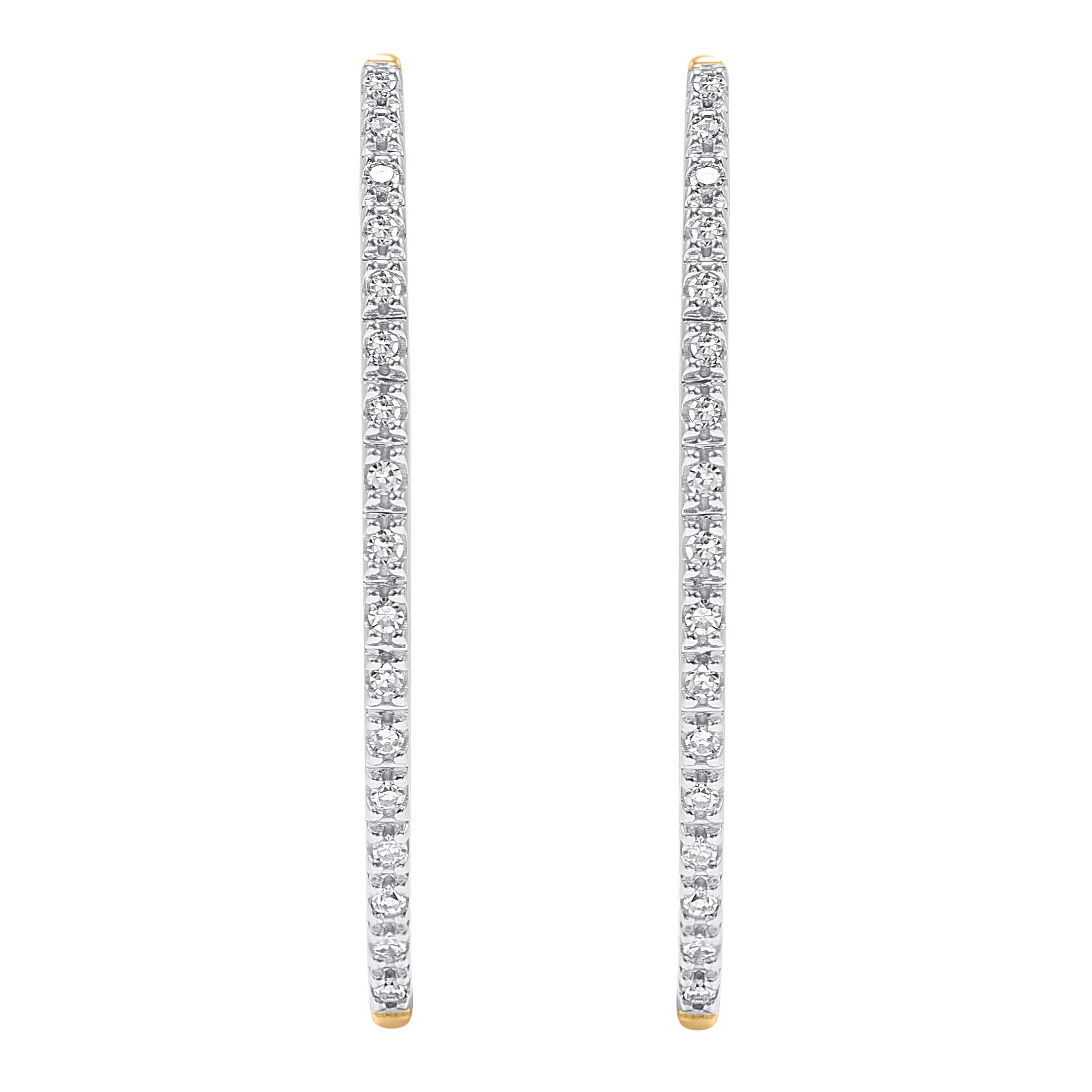 Apportez du charme à votre look avec ces boucles d'oreilles en diamant. Cette boucle d'oreille est magnifiquement conçue et sertie de 34 diamants ronds de taille unique en serti clos. Le poids total des diamants est de 0,15 carat. Les diamants sont