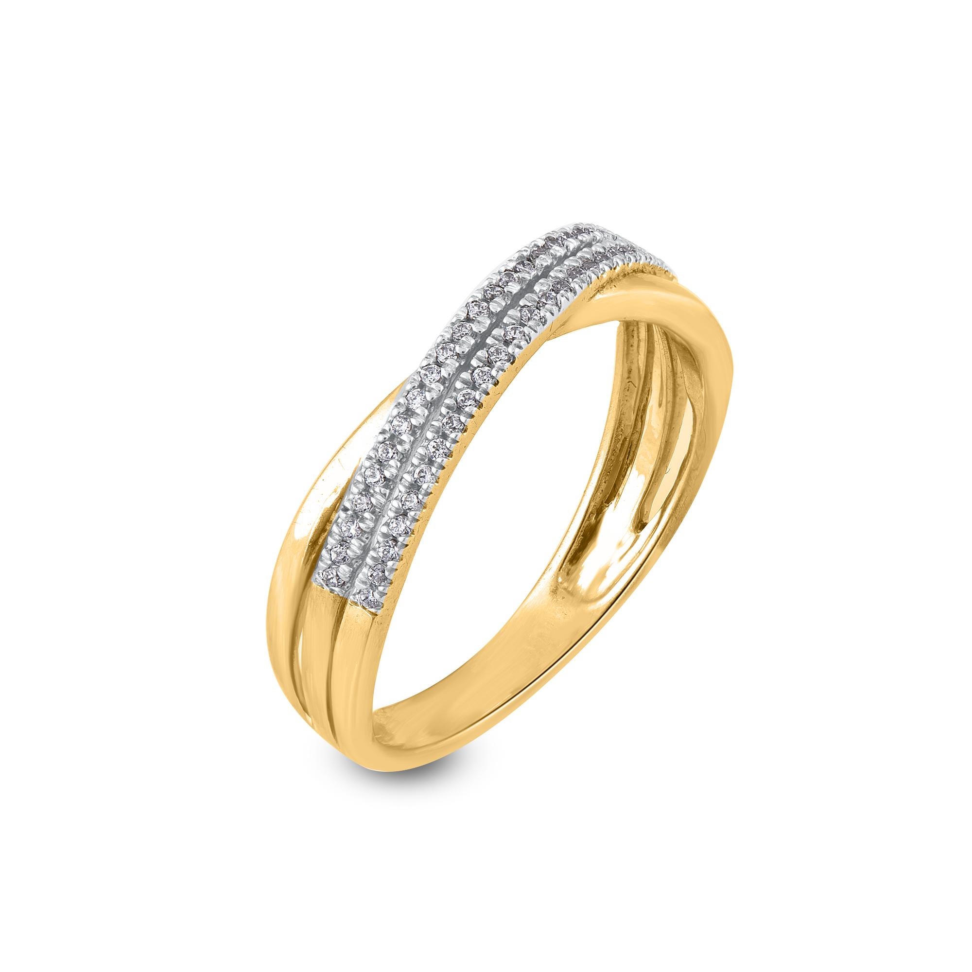 Moderne Bague croisée en or jaune 14 carats avec diamants ronds 0,15 carat TJD en vente