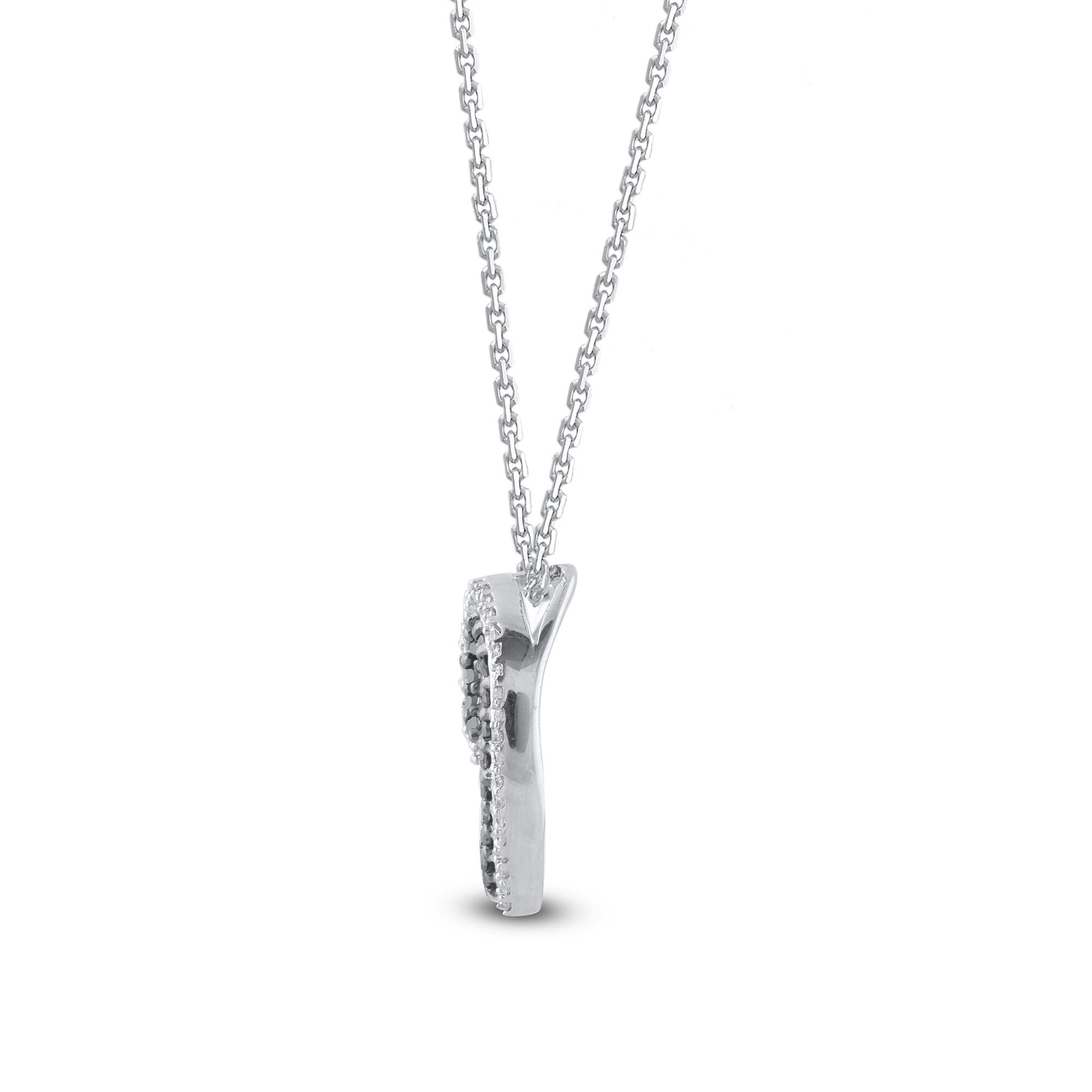 Romantique Pendentif cœur incliné en or 14 carats avec diamants blancs et noirs traités 0,15 carat TJD en vente