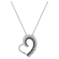 Pendentif cœur incliné en or 14 carats avec diamants blancs et noirs traités 0,15 carat TJD Pendentif cœur incliné en or 14 carats avec diamants blancs et noirs traités 0,15 carat TJD