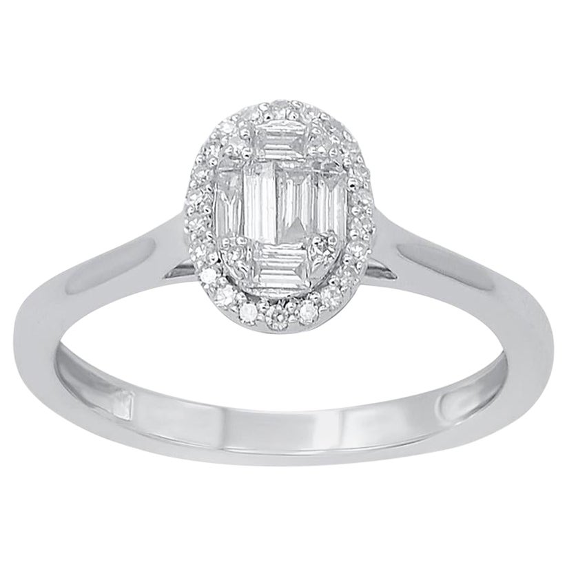Bague grappe ovale en or blanc 14 carats avec diamants baguettes et ronds de 0,20 carat TJD en vente