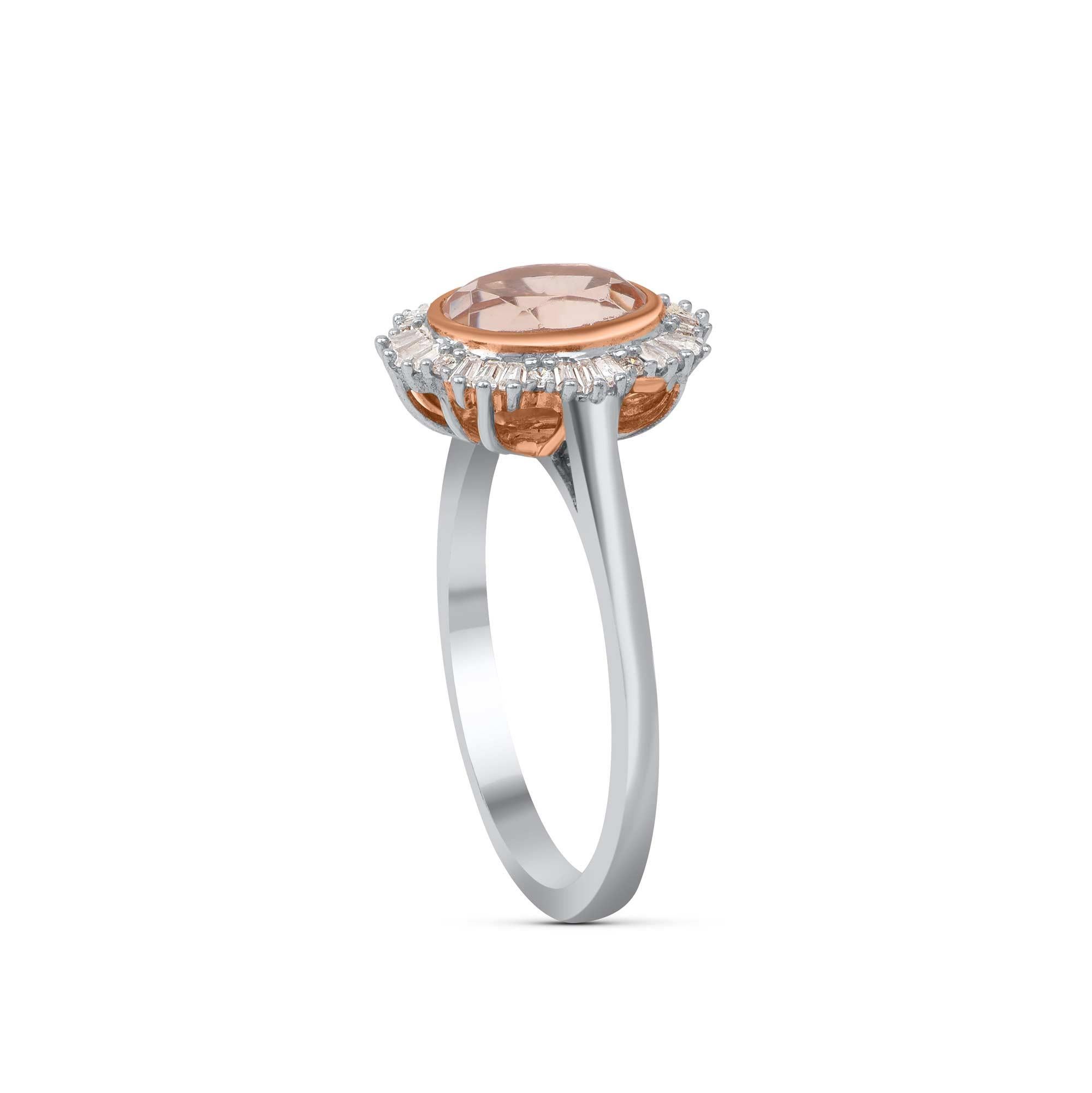 Éblouissante avec 8 diamants brillants, 24 diamants baguettes et 1 pierre précieuse morganite élégamment montés en serti clos et magnifiquement travaillés en or rose 18 KT. Les diamants sont classés couleur H-I, pureté I2. 

La couleur du métal et