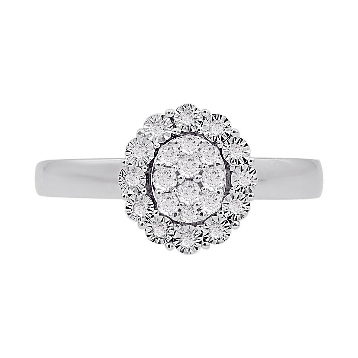 Exprimez votre amour pour elle de la manière la plus classique qui soit avec cette bague en diamant. Fabriqué en or blanc 14 carats. Cette bague de mariage présente un étincelant diamant rond à taille unique de 22, de taille brillante,