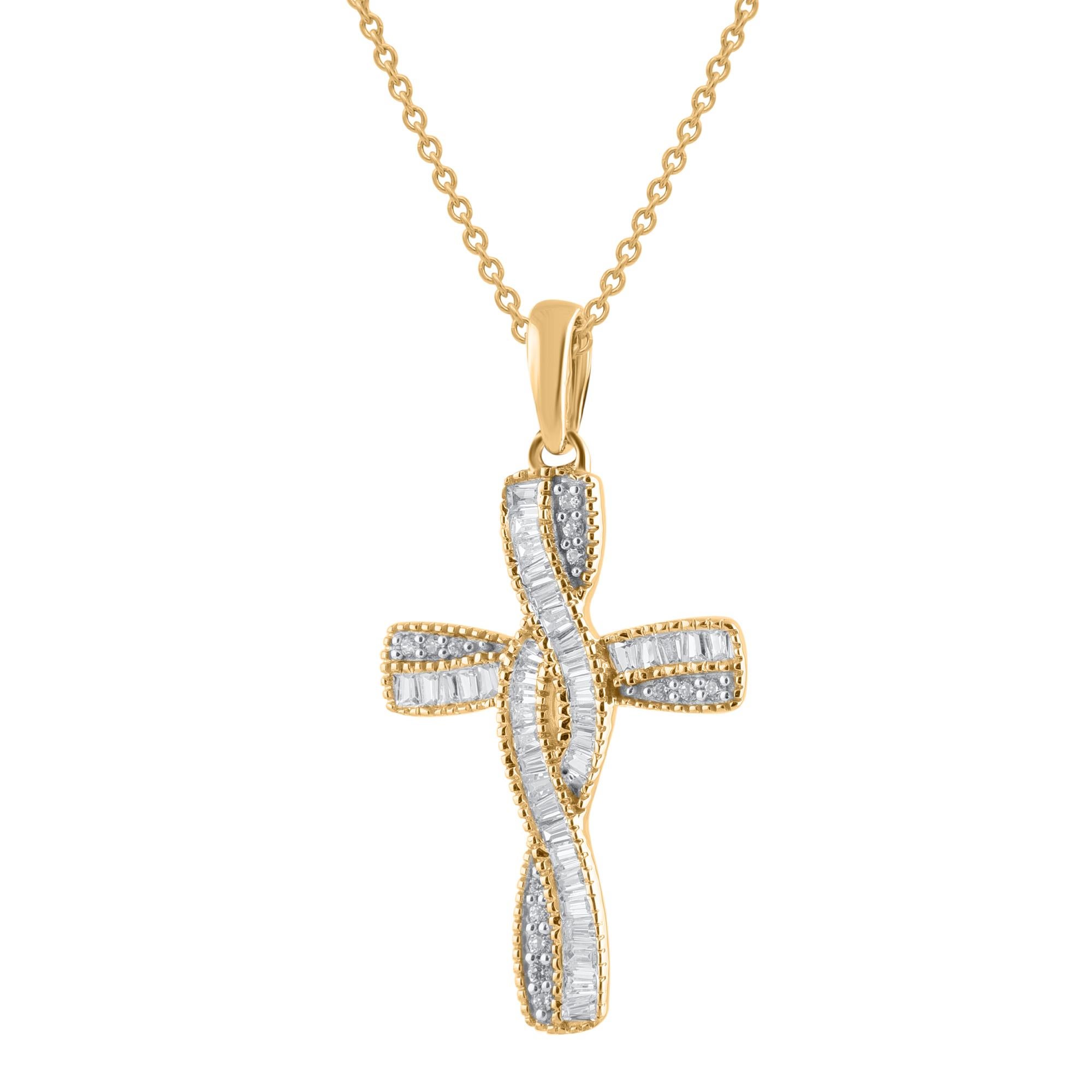 Laissez briller votre foi avec ce pendentif croix simple et élégant. Magnifiquement conçu par nos experts en or jaune 14 carats et orné de 58 diamants sertis en pavé et en canal. Le poids total du diamant est de 0,20 carat et il brille par sa