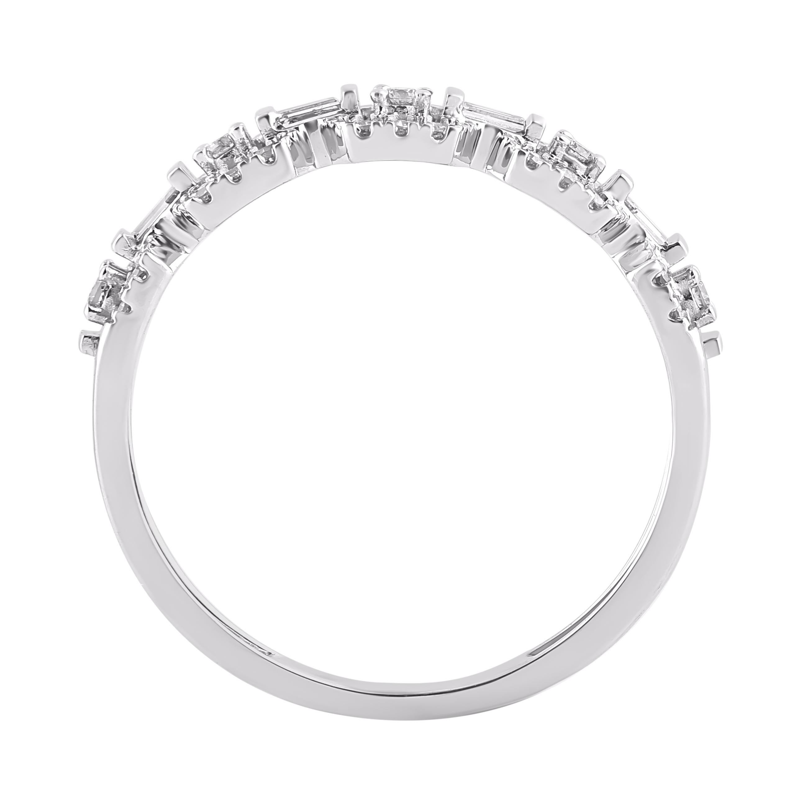TJD 0,22 Karat runder & Baguette-Diamant 14 Karat Weißgold Ehering im Zustand „Neu“ im Angebot in New York, NY