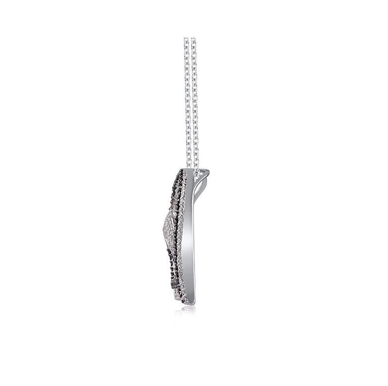Taille ronde TJD Pendentif coeur en or blanc 14 carats avec diamant noir et blanc de 0,25 carat en vente
