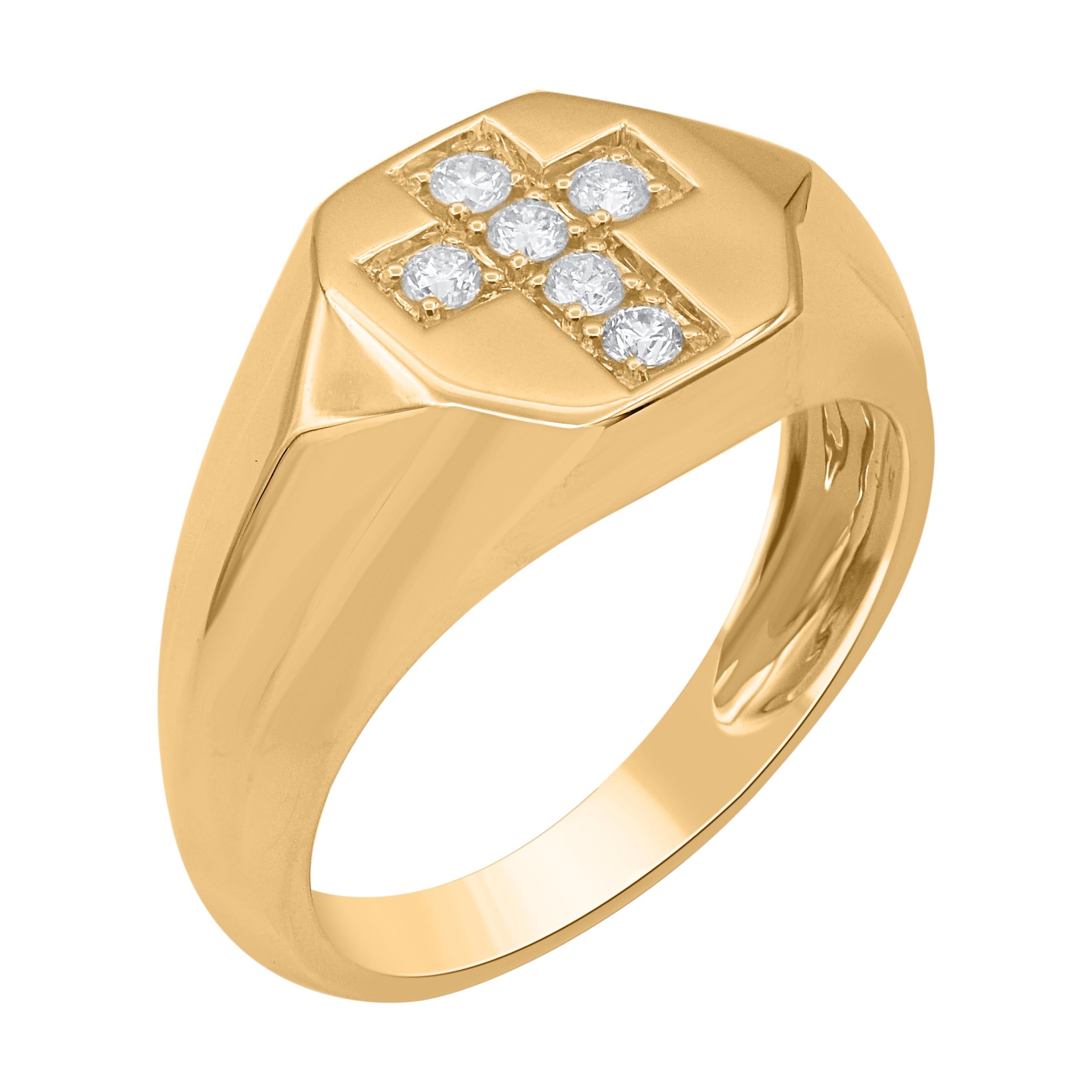 Este anillo con cruz de diamantes es una audaz declaración de fe. Estos anillos en cruz están engastados con 6 diamantes naturales talla brillante de 0,25 ct en oro amarillo de 18 quilates. Los diamantes blancos son de color H-I y claridad I-2.
