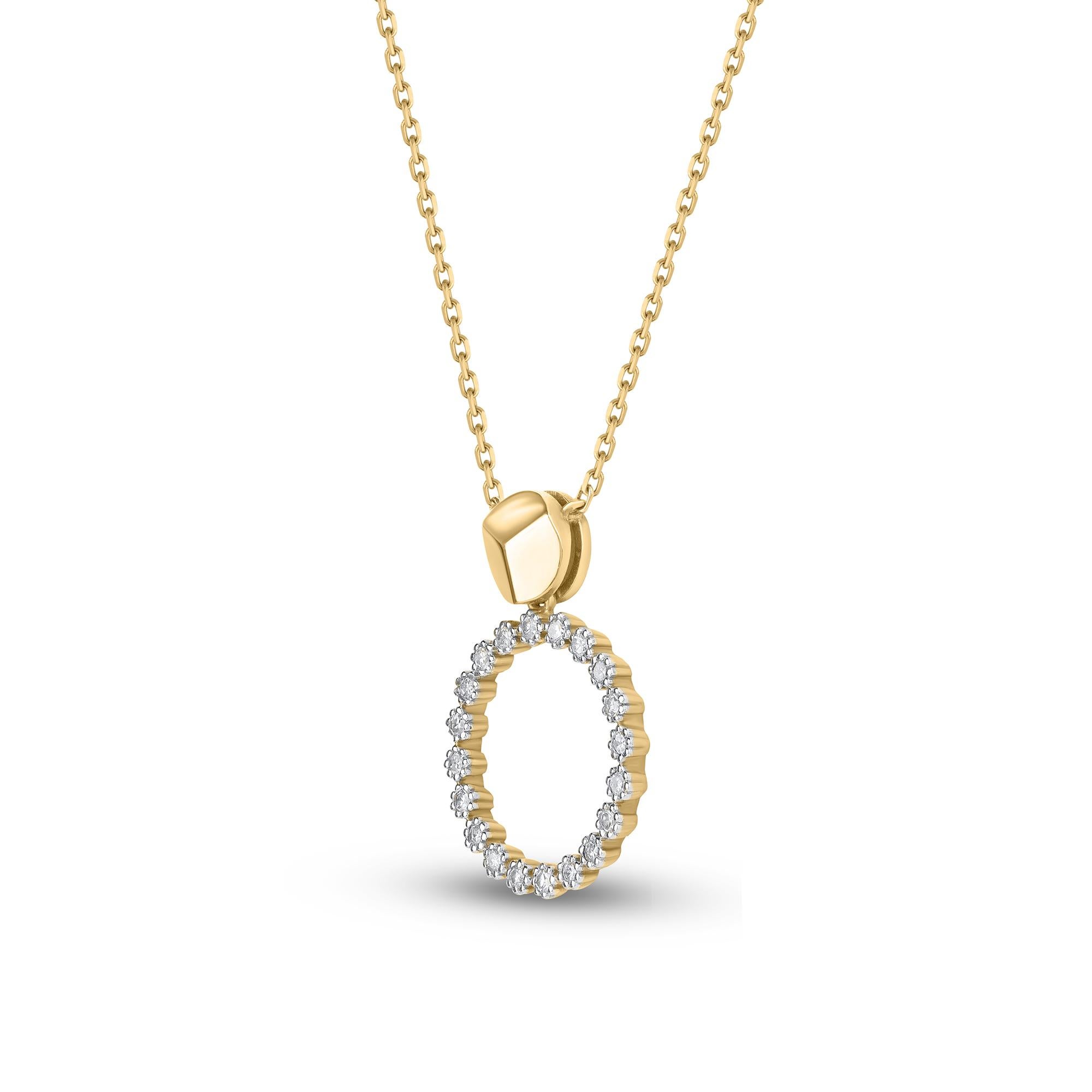 Fusion parfaite de diamants ronds et d'or jaune, ce pendentif circulaire en diamant est orné de 20 diamants ronds en serti clos et fabriqué à la main par nos experts internes en or jaune 18 KT. Les diamants sont classés couleur HI, pureté I1.