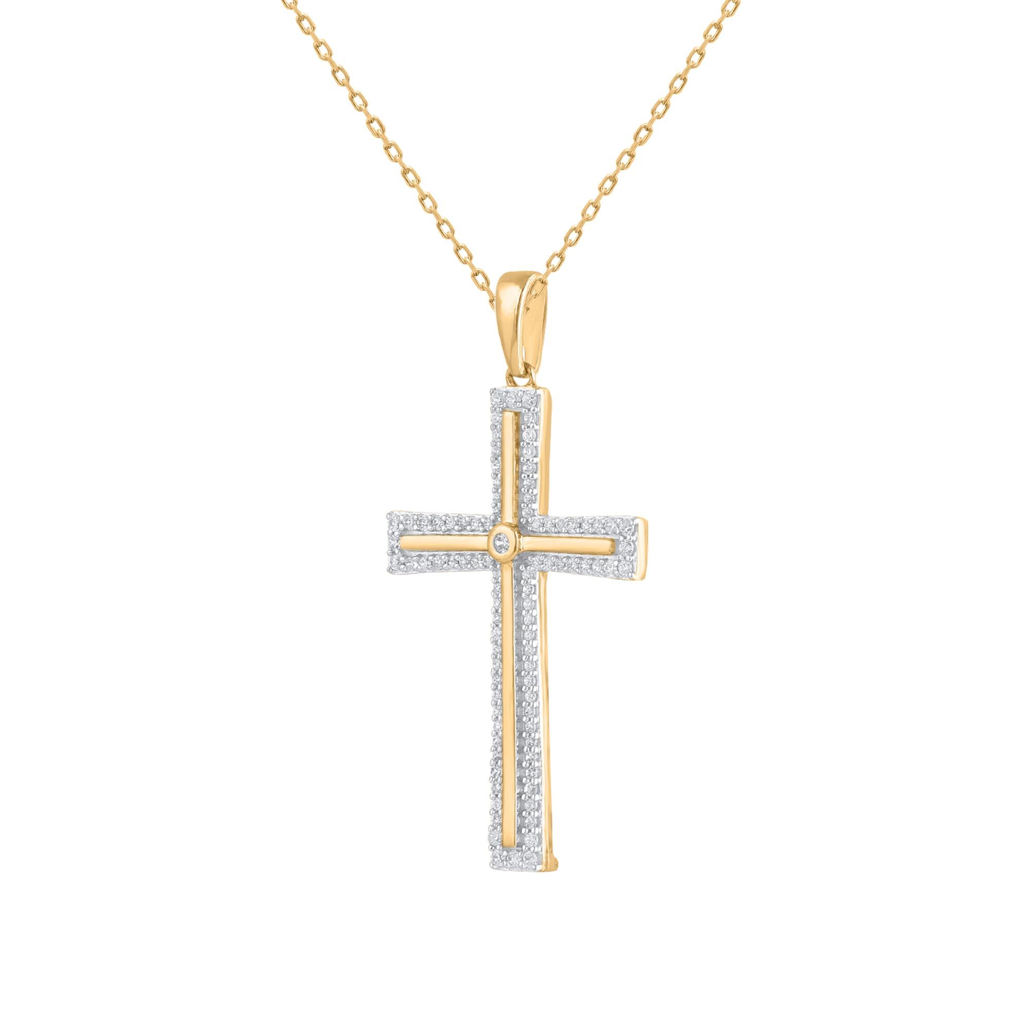 Laissez briller votre foi avec ce pendentif croix simple et élégant. Magnifiquement conçu par nos experts en or jaune 14 carats, il est orné de 91 diamants taille unique et taille brillant, montés en serti clos et en chaton. Le poids total des