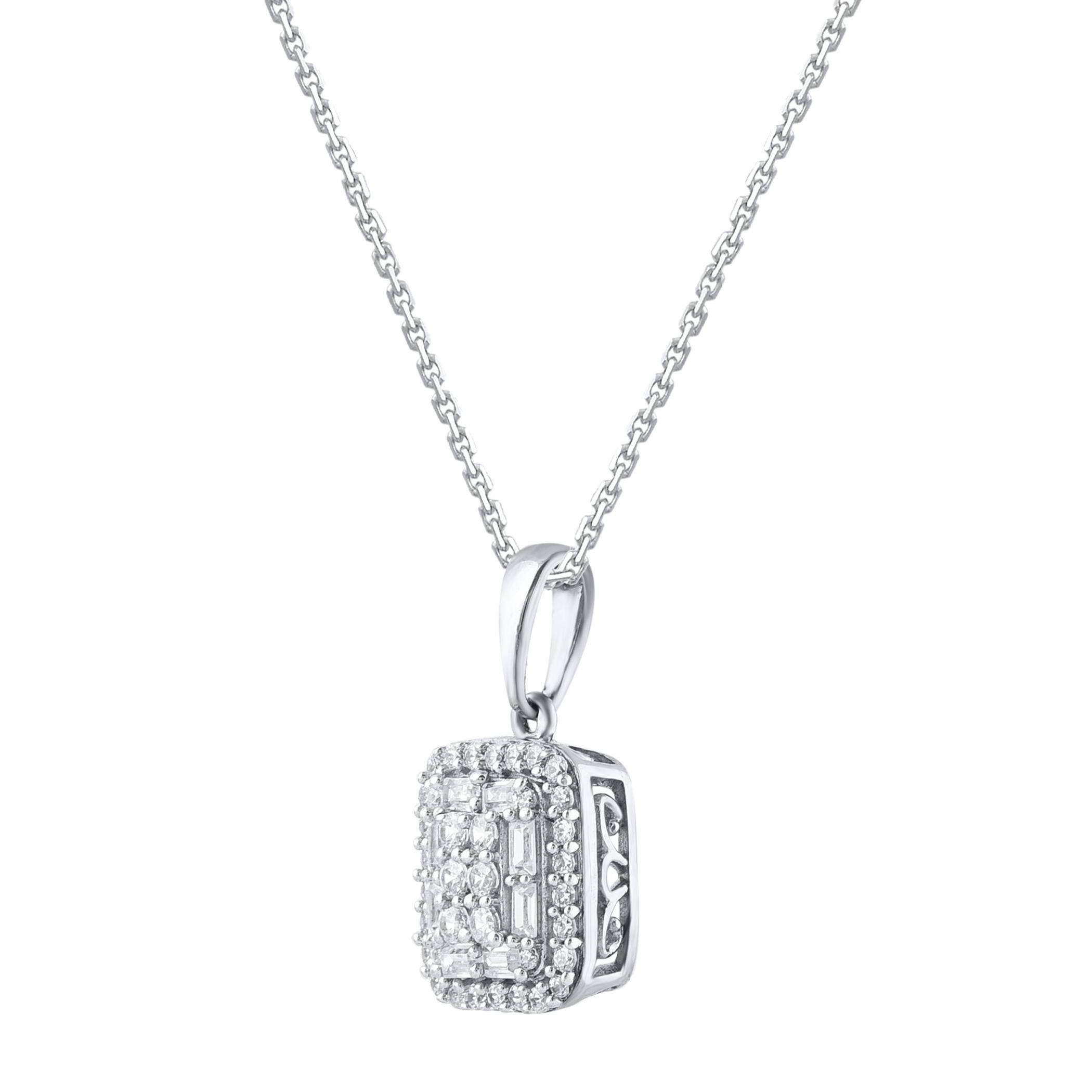 Ce magnifique collier pendentif coussin est orné de 44 diamants naturels taille simple, taille brillant et taille baguette en serti clos. Le poids total des diamants de ce pendentif est de 0,25 carats. Tous les diamants sont de couleur H-I et de
