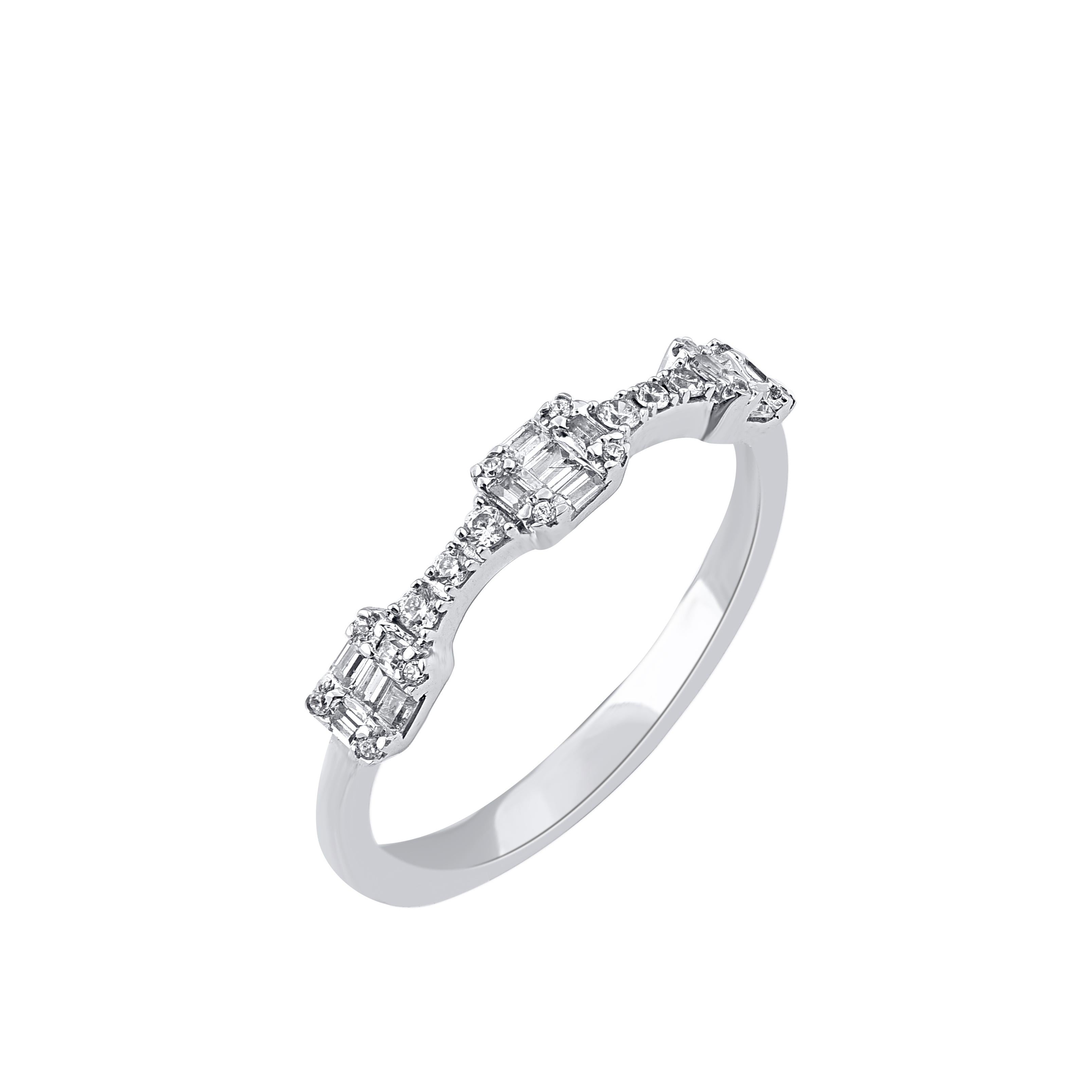 Art Déco TJD Anello di fidanzamento con diamante rotondo e baguette da 0,25 carati in oro bianco 14KT in vendita