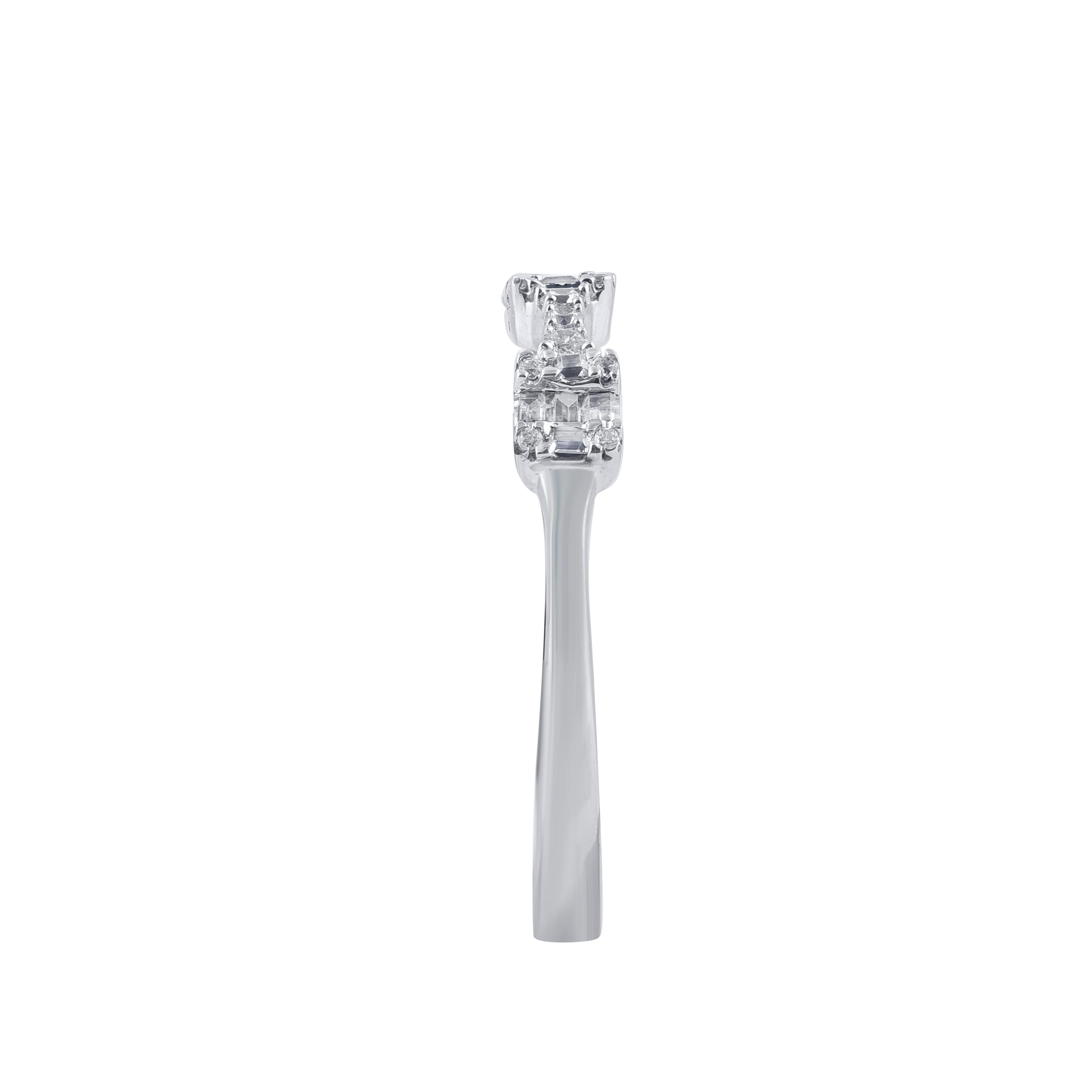 Taglio baguette TJD Anello di fidanzamento con diamante rotondo e baguette da 0,25 carati in oro bianco 14KT in vendita