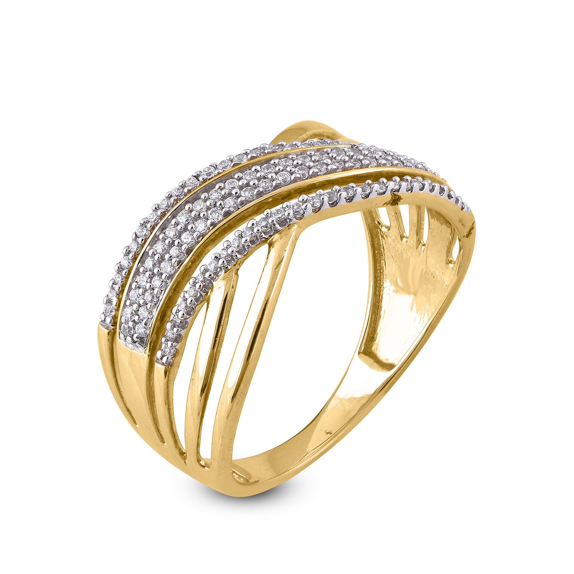 Véritablement exquise, cette alliance de diamants entrecroisés en forme de vague ne manquera pas d'être admirée pour la beauté et l'élégance classiques inhérentes à son design. Le poids total des diamants est de 0,25 carat, serti de 102 diamants