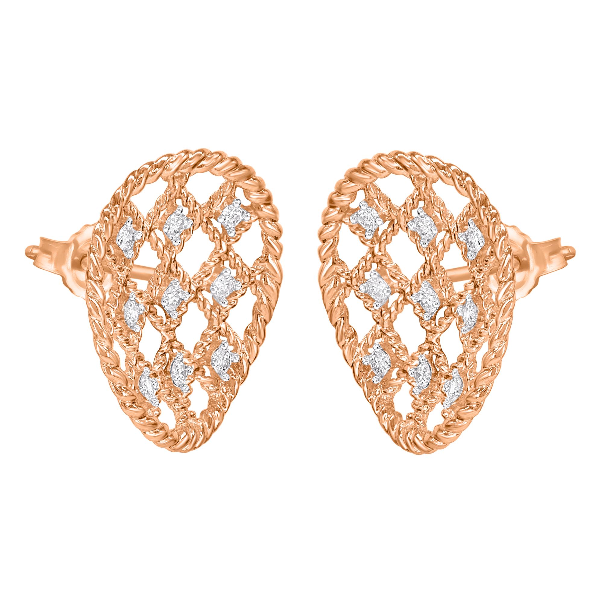 Pronti per ogni occasione, questi orecchini circolari con diamante sono un look scintillante che indosserà con tutto. Gli orecchini sono realizzati in rosa da 14 carati e presentano 18 diamanti rotondi con incastonatura a forchetta, di colore H-I e