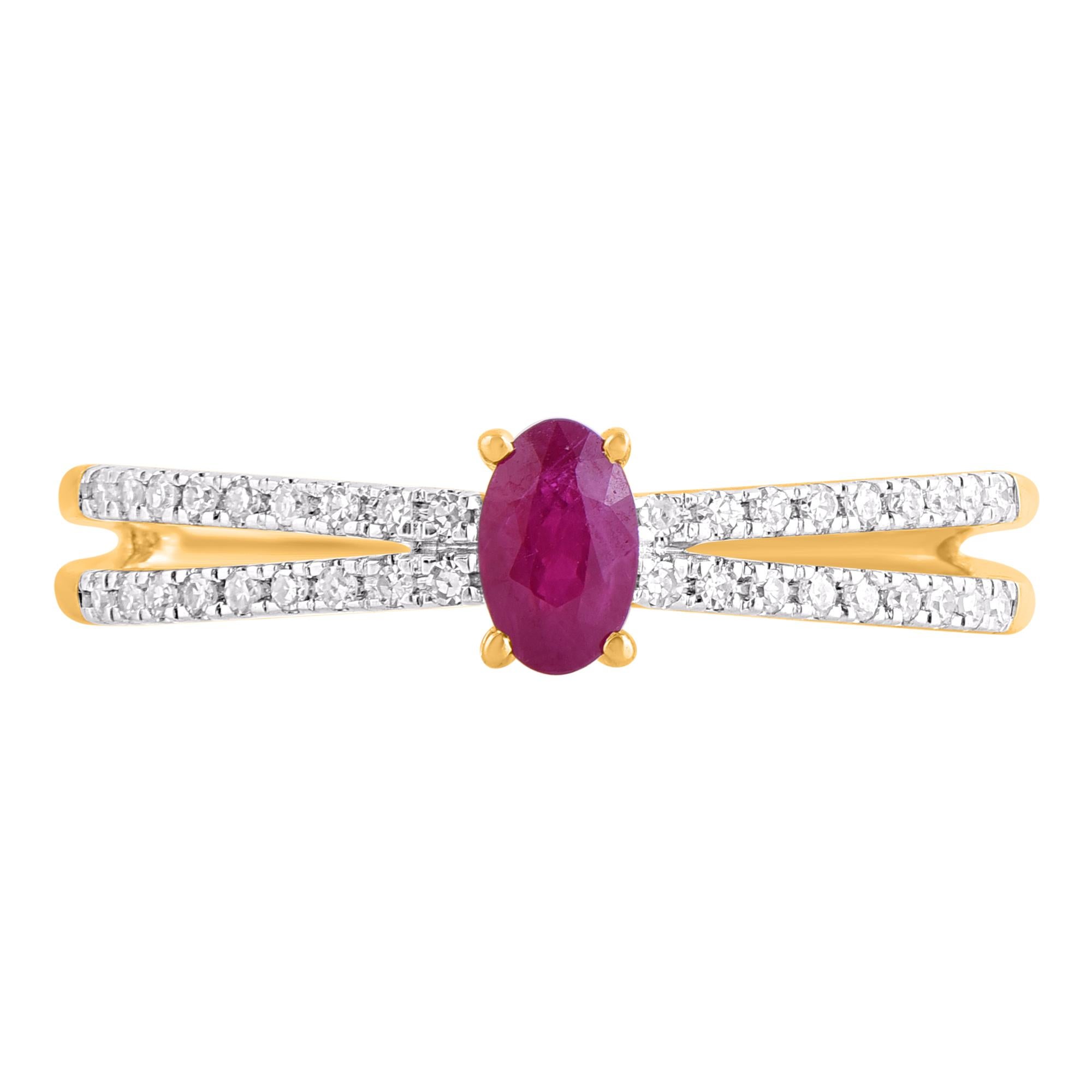 Este precioso anillo de compromiso de diamantes y rubíes está hecho a mano en oro amarillo de 14 quilates. Los 36 diamantes redondos y 1 rubí están elegantemente engastados. Los diamantes tienen un color H-I y una pureza I2.  se trata de un valioso