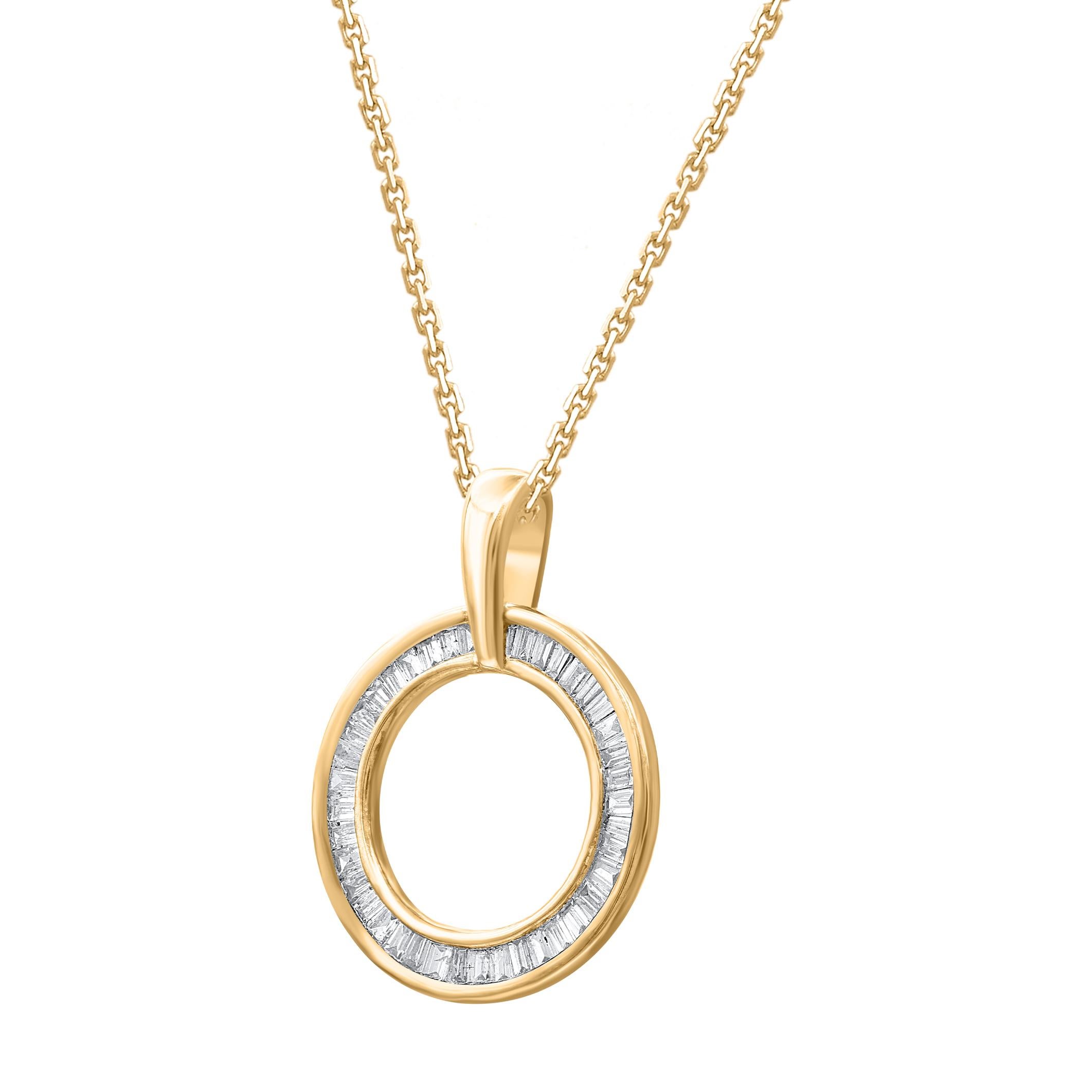 Porté seul, ce pendentif en diamant fait une impression saisissante. Le pendentif d'éternité est réalisé en or jaune 14 carats et comporte 39 diamants blancs taille baguette sertis en canal. La couleur H-I, la clarté I-2 et la finition polie