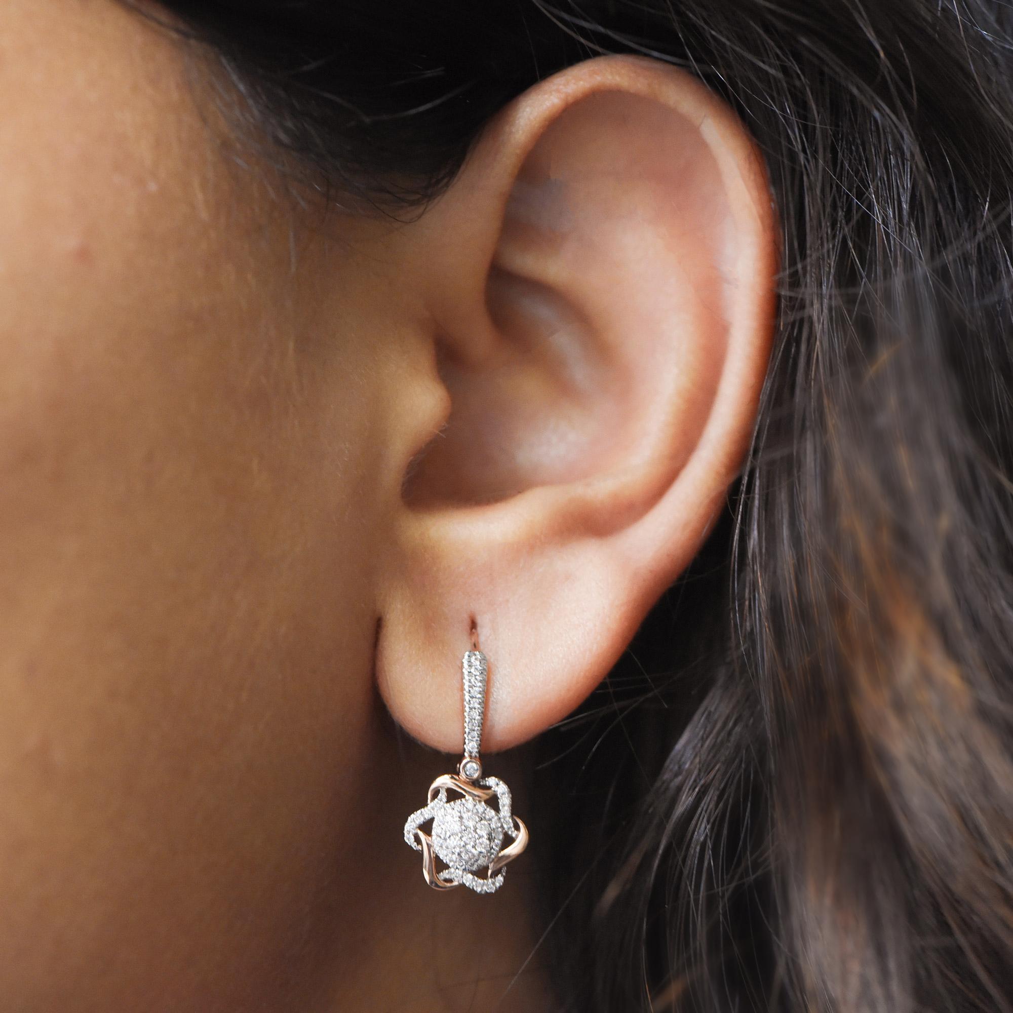 TJD Orecchini a fiore a grappolo intrecciato in oro rosa 14 carati con diamante da 0,33 carati In condizioni Nuovo in vendita a New York, NY