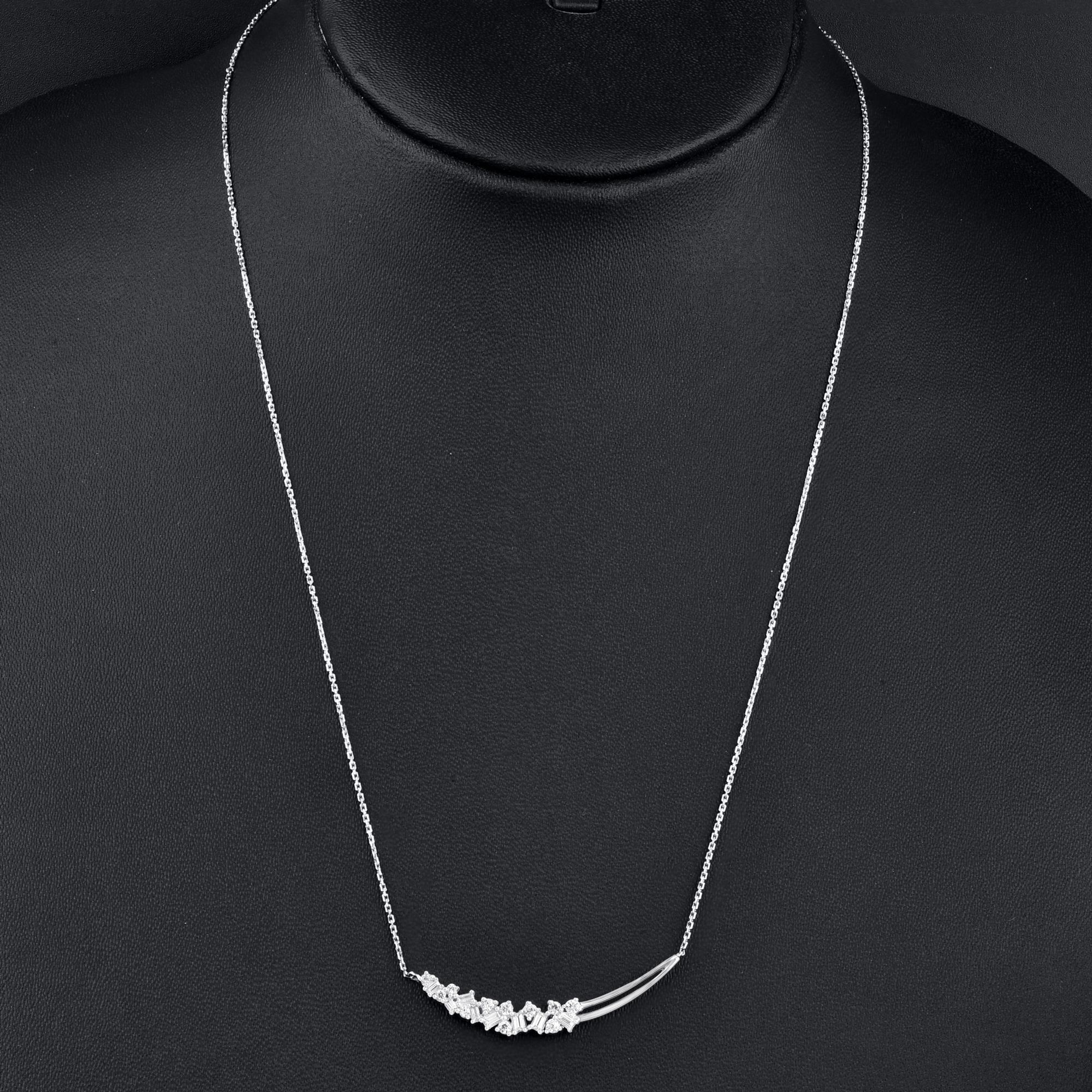 Taglio rotondo TJD 0,33 carati di diamanti rotondi e baguette in oro bianco 14 carati - Collana Bar Curve in vendita