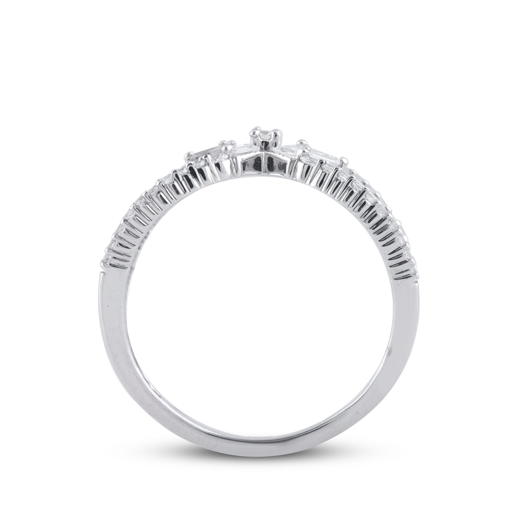 Bague croisée en or blanc 14 carats avec diamants ronds et baguettes TJD 0,33 carat Neuf - En vente à New York, NY