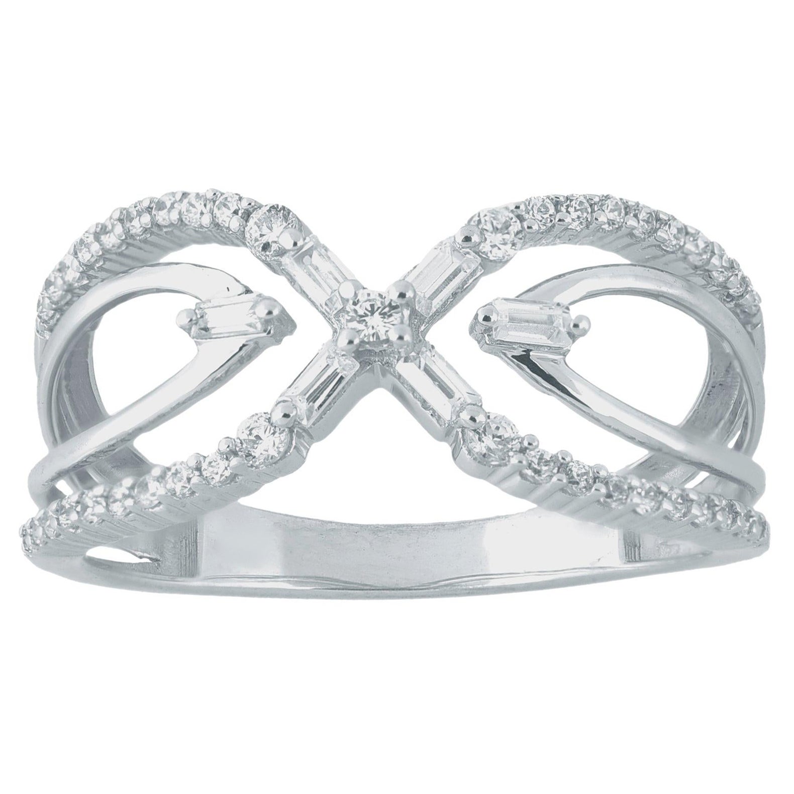 Bague croisée en or blanc 14 carats avec diamants ronds et baguettes TJD 0,33 carat en vente