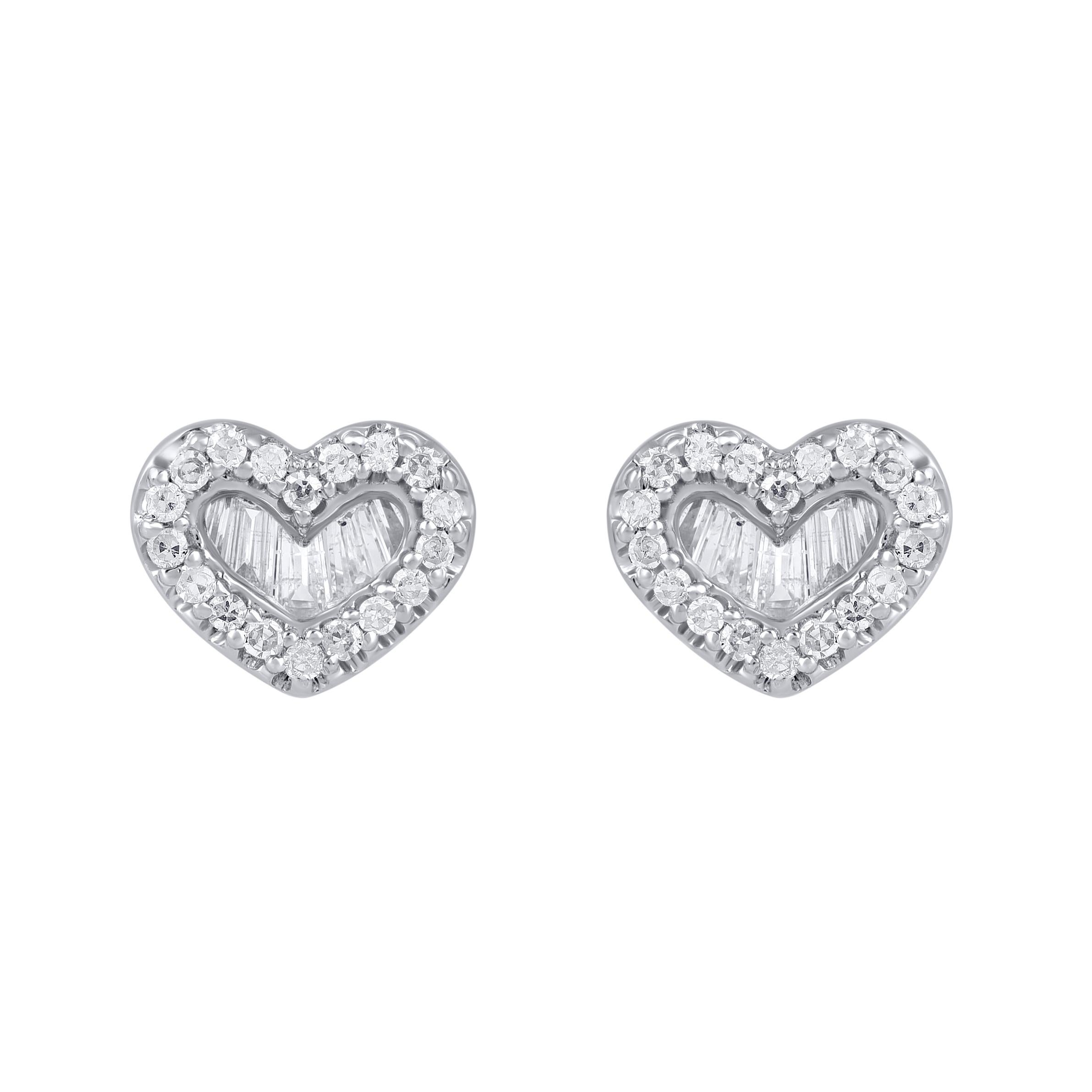 Romantico TJD Orecchini a cuore in oro bianco 14KT con diamanti tondi e baguette da 0,33 carati in vendita