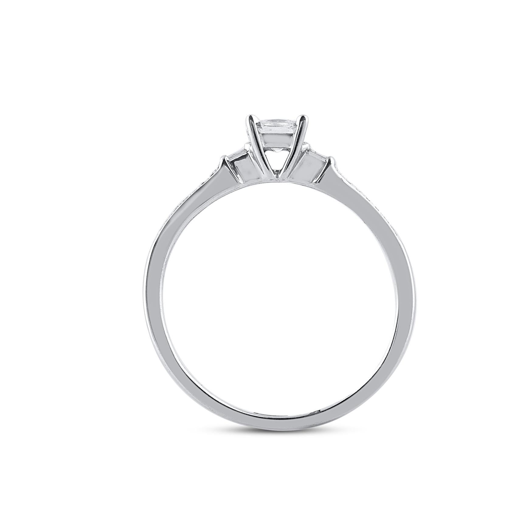 TJD 0,33 Karat runder, Prinzessin & Baguette Diamant 14K Weißgold Verlobungsring im Zustand „Neu“ im Angebot in New York, NY