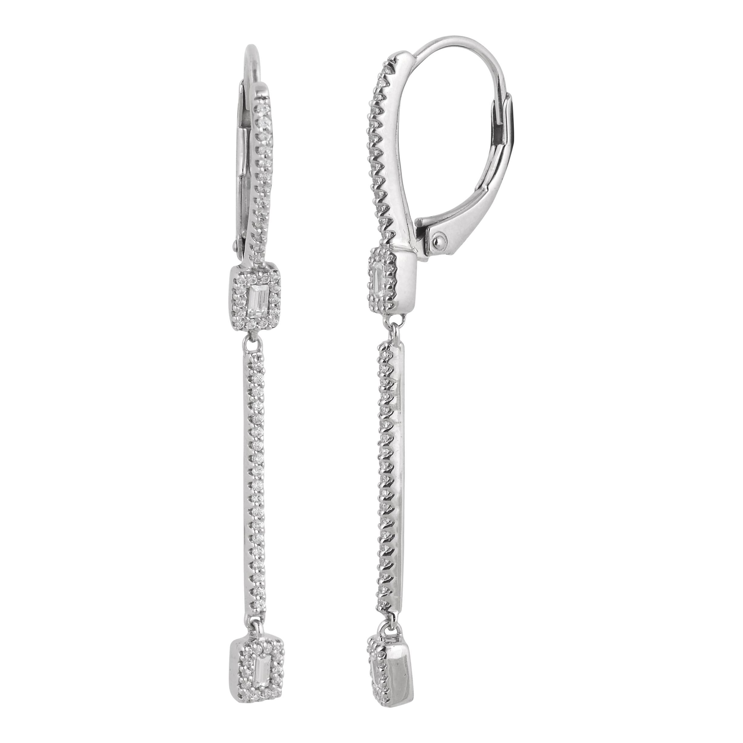 Boucles d'oreilles en goutte en or blanc 14 carats avec barre verticale en diamants ronds et baguettes de 0,33 carat TJD