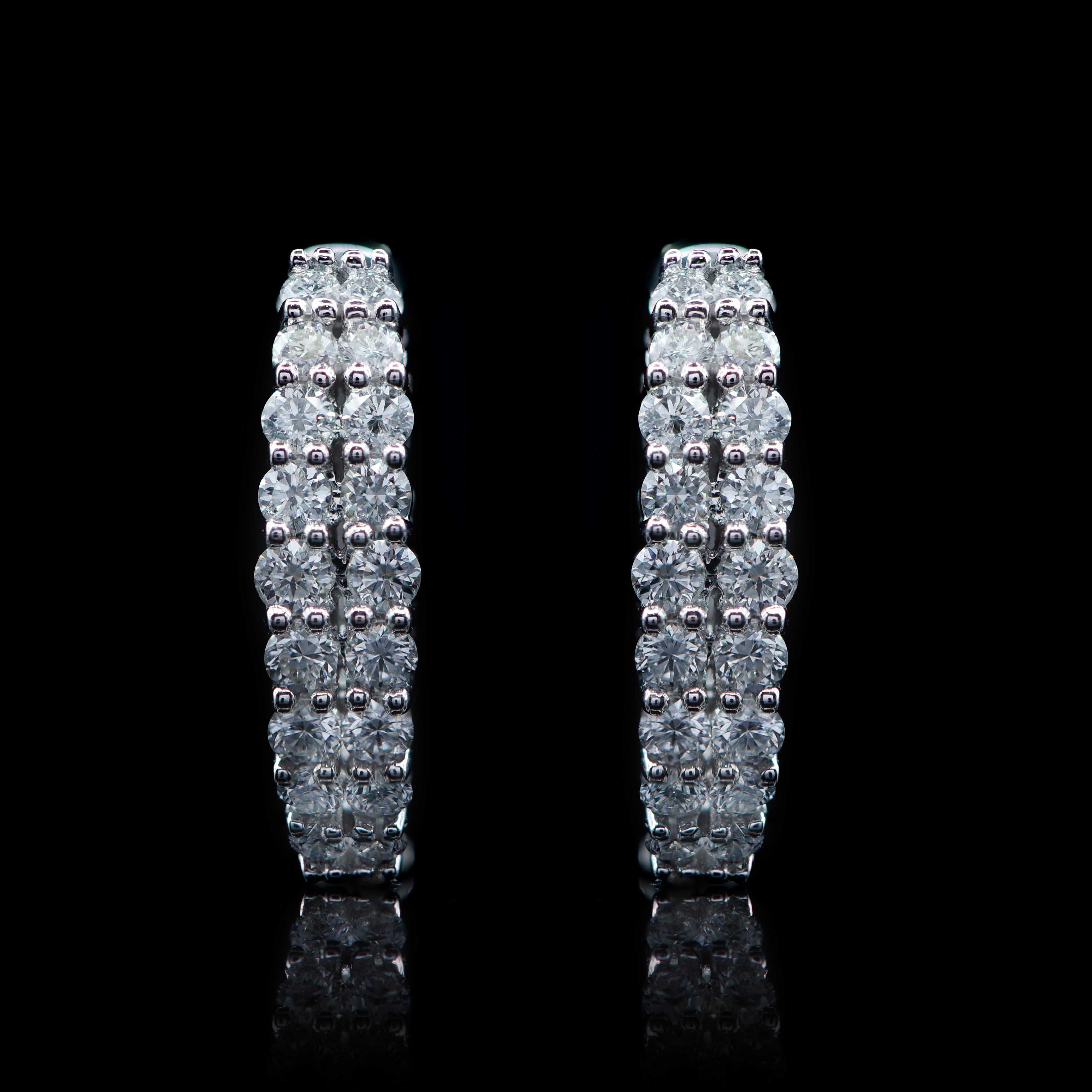 Taille ronde Créoles classiques TJD en or blanc 18 carats avec double rangée de diamants de 0,40 carat en vente