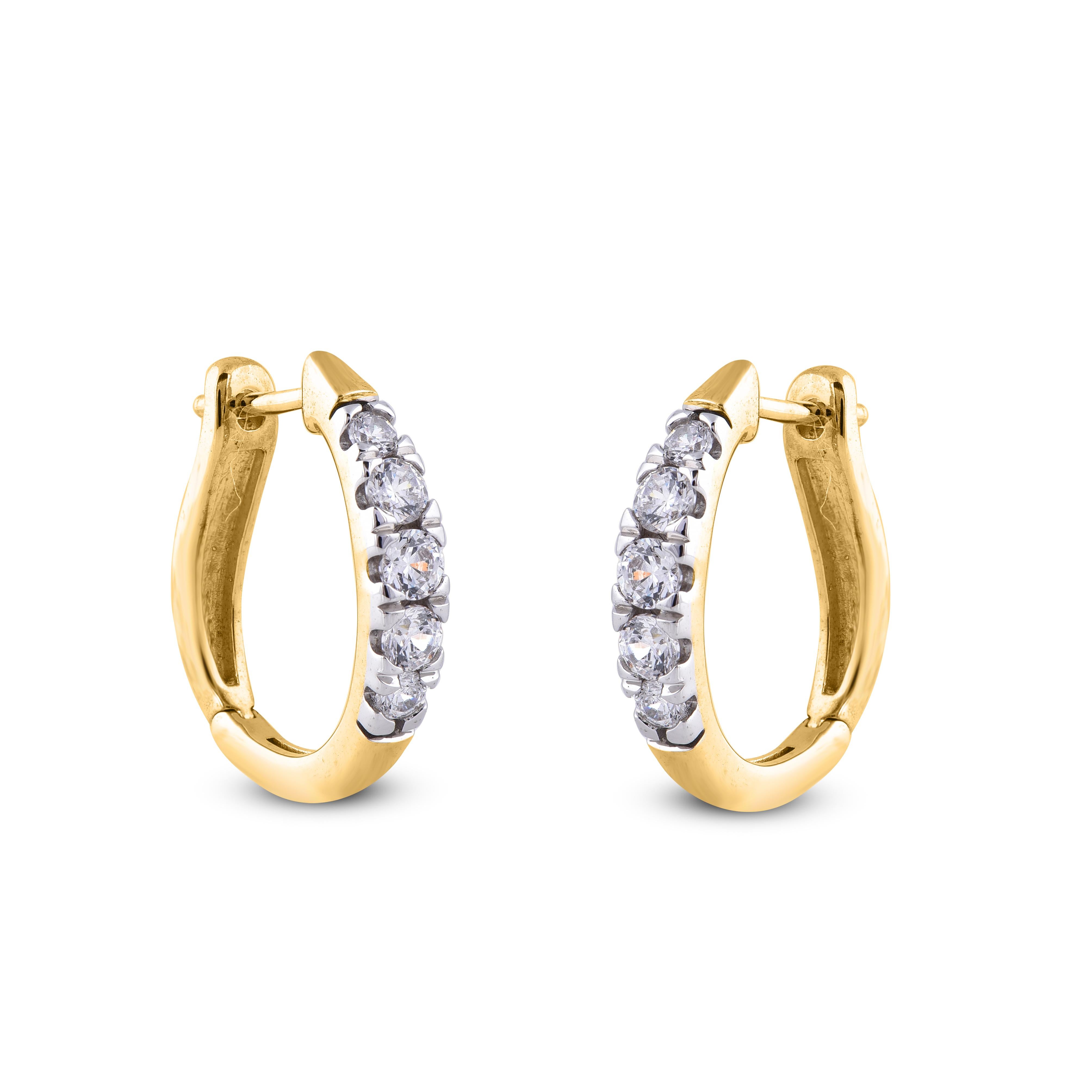 Contemporain TJD Boucles d'oreilles Huggie en or jaune 14 carats avec diamant rond gradué de 0,50 carat en vente