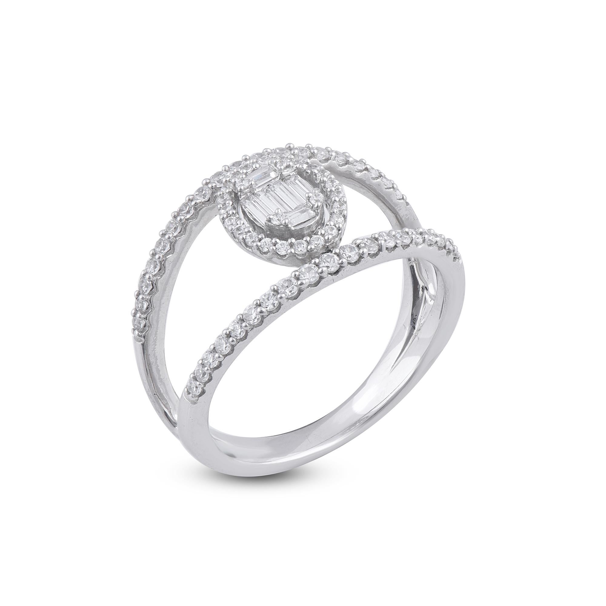 Proclama il tuo amore con il fascino di questo anello con montatura a grappolo di diamanti. L'anello è realizzato in oro a 14 carati, a scelta tra bianco, rosa o giallo, e presenta diamanti tondi a brillante 64 e a baguette - 6 diamanti bianchi,