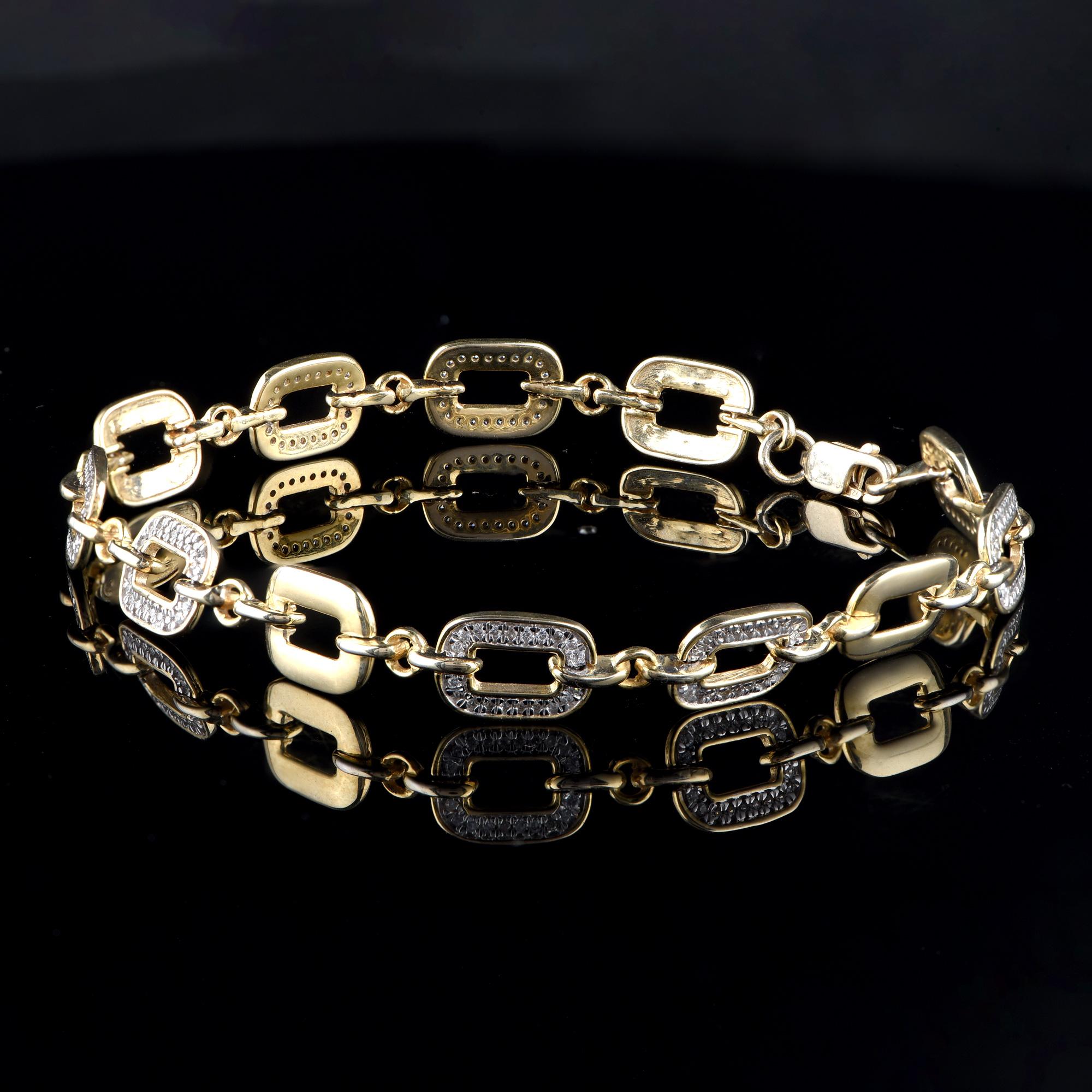 Contemporary TJD 0.50 Carat Diamond 18 Karat Yellow Gold Cushion Shaped Link Bracelet For Sale