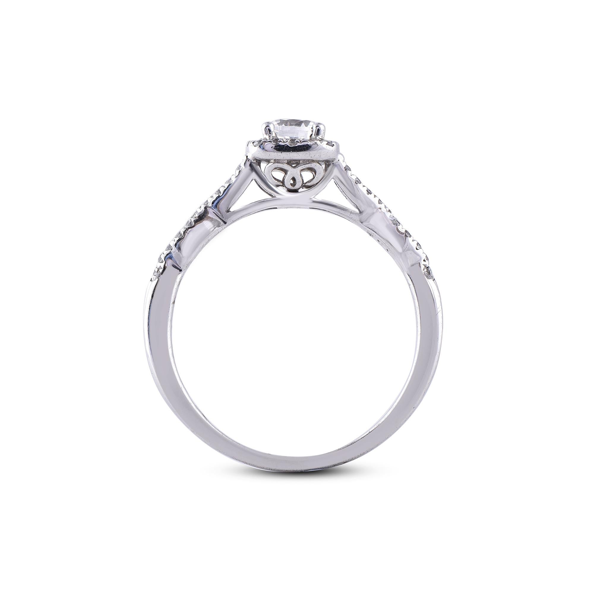 TJD Anello di fidanzamento con diamante da 0,50 carati in oro bianco 18 carati con gambo ritorto a forma di aureola In condizioni Nuovo in vendita a New York, NY